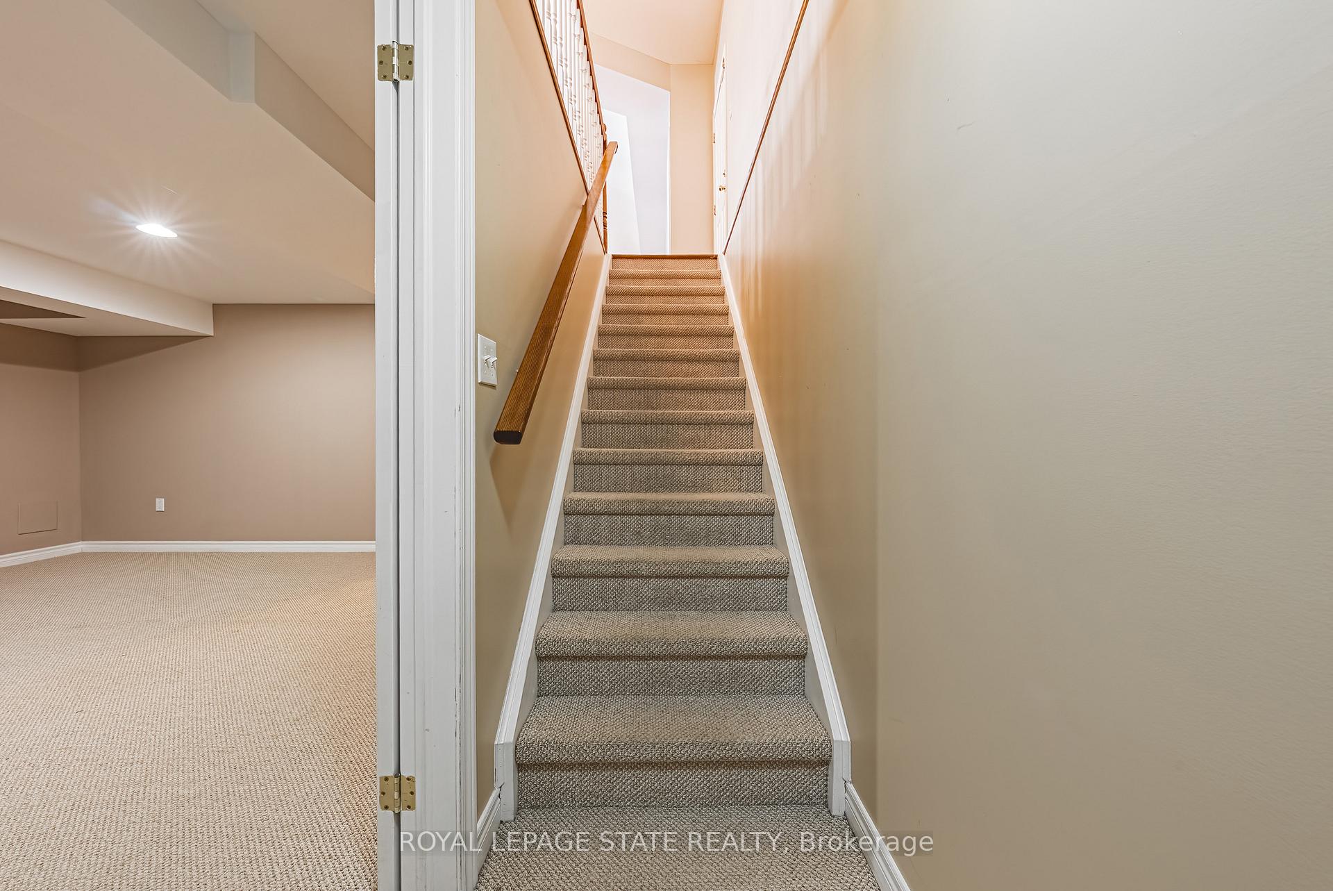 2 Bedrooms Condo at 130 Southbrook, Hamilton For sale