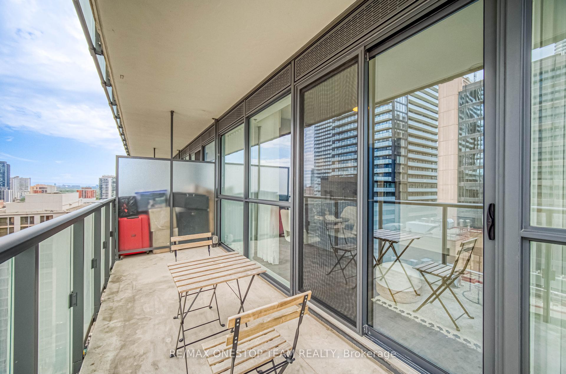 1 Bedroom Condo at 15 Grenville, Toronto For sale
