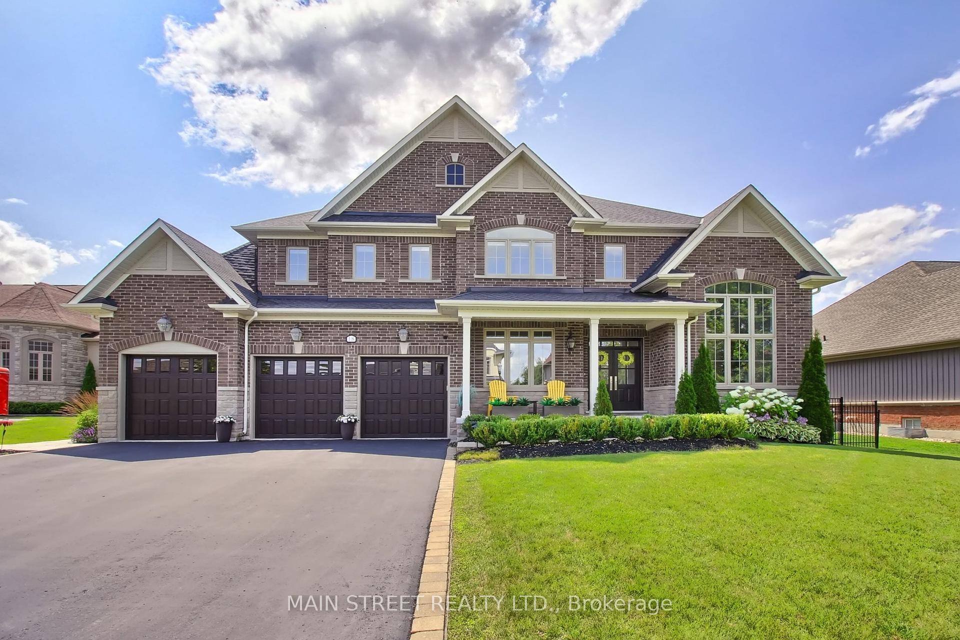 18 Country Club Crescent, Uxbridge, ON L9P 0B8