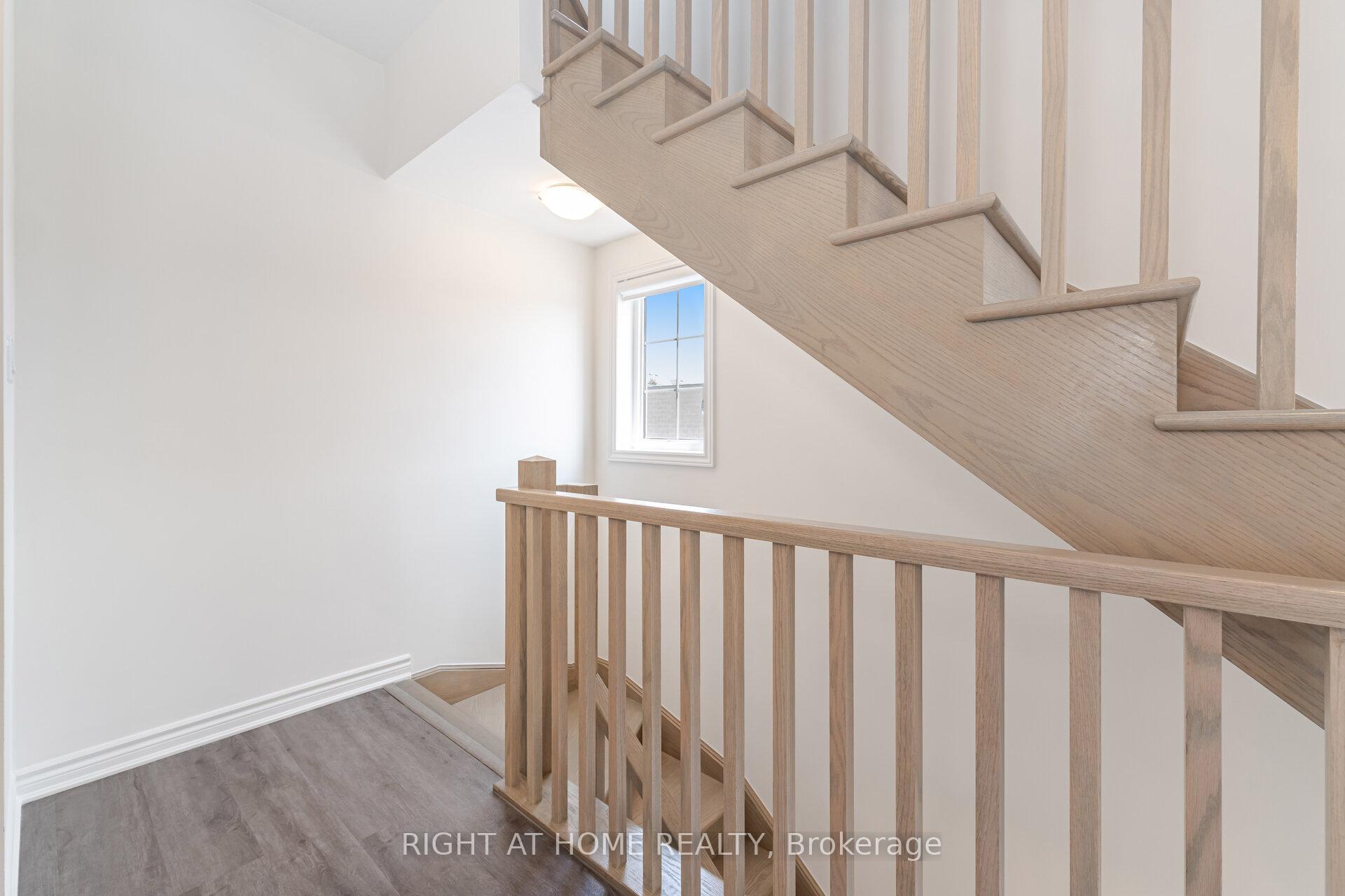 2 Bedrooms Condo at 305 Garner, Hamilton For sale