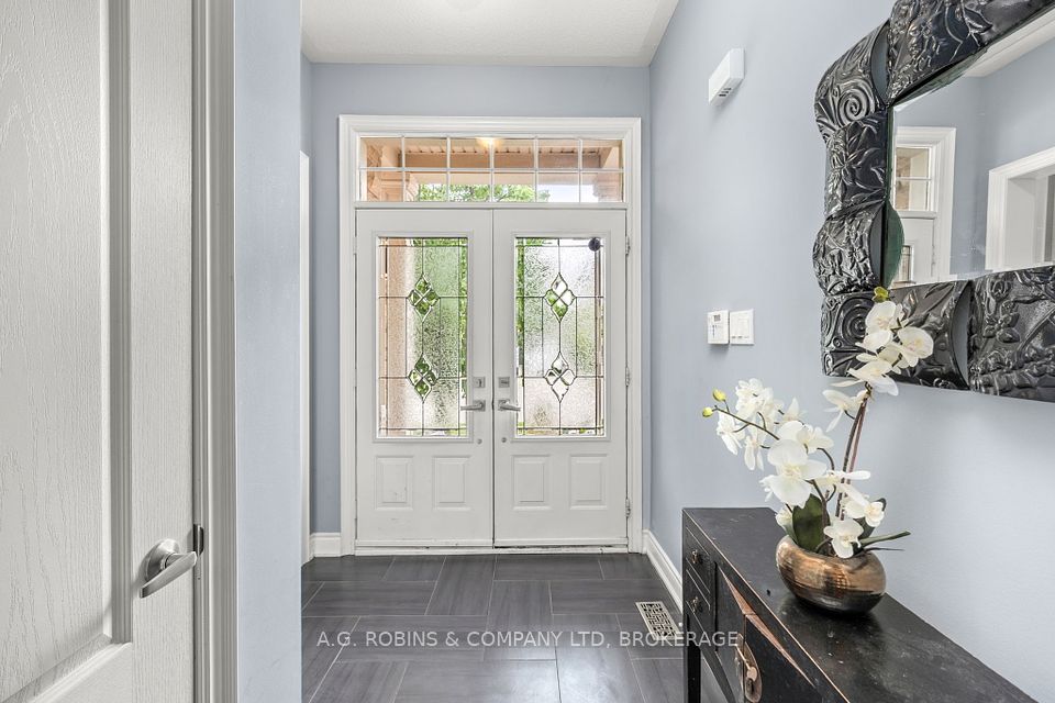 2299 Millstone Drive, Oakville, ON L6M 0H1