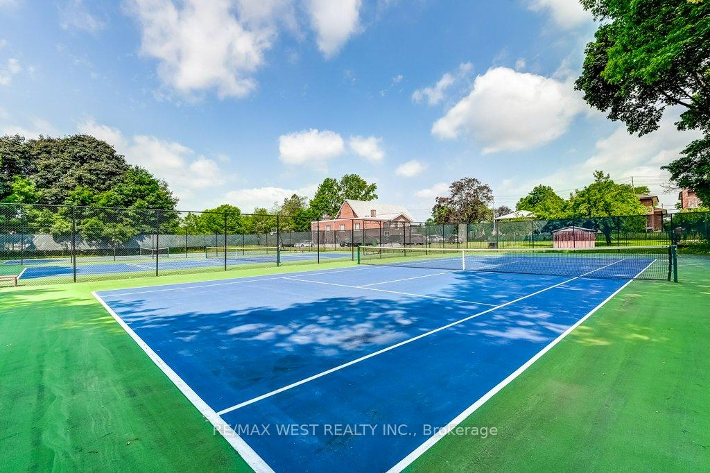 3 Bedrooms Condo at 2000 Islington, Toronto For sale
