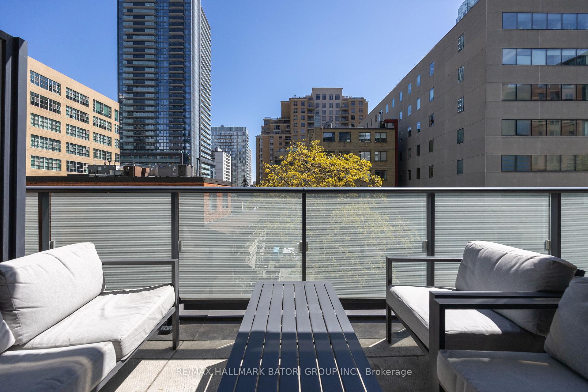 2 Bedrooms Condo at 161 Roehampton,  Toronto For sale