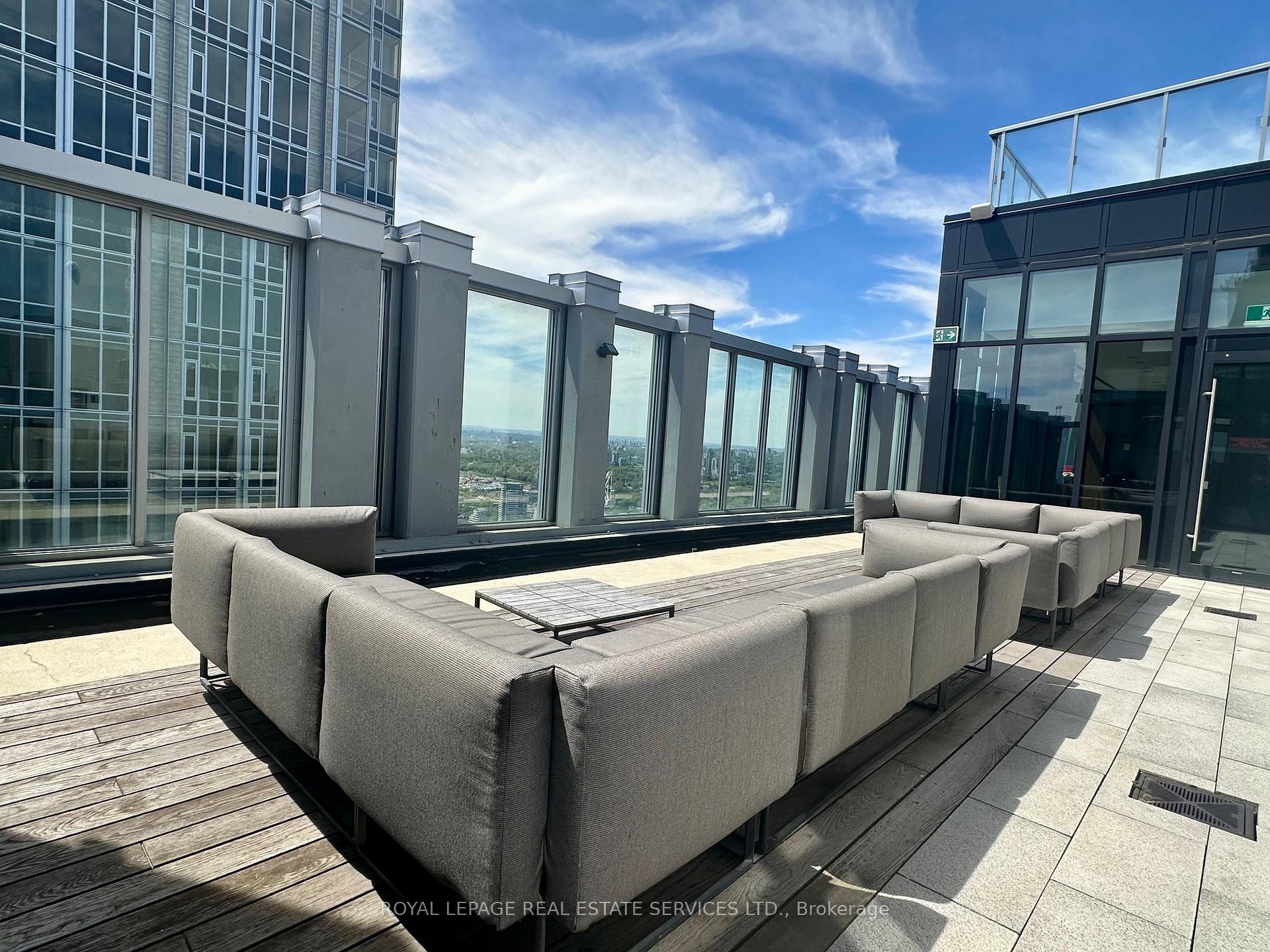 2 Bedrooms Condo at 1 Yorkville, Toronto For sale