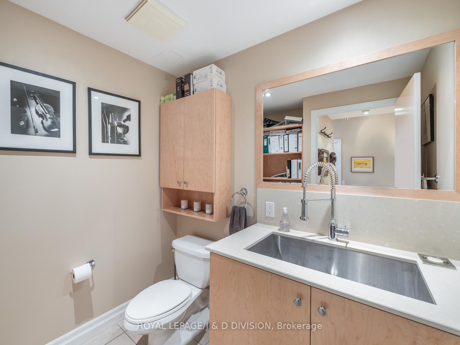 2 Bedrooms Condo at 500 Queens,  Toronto For sale