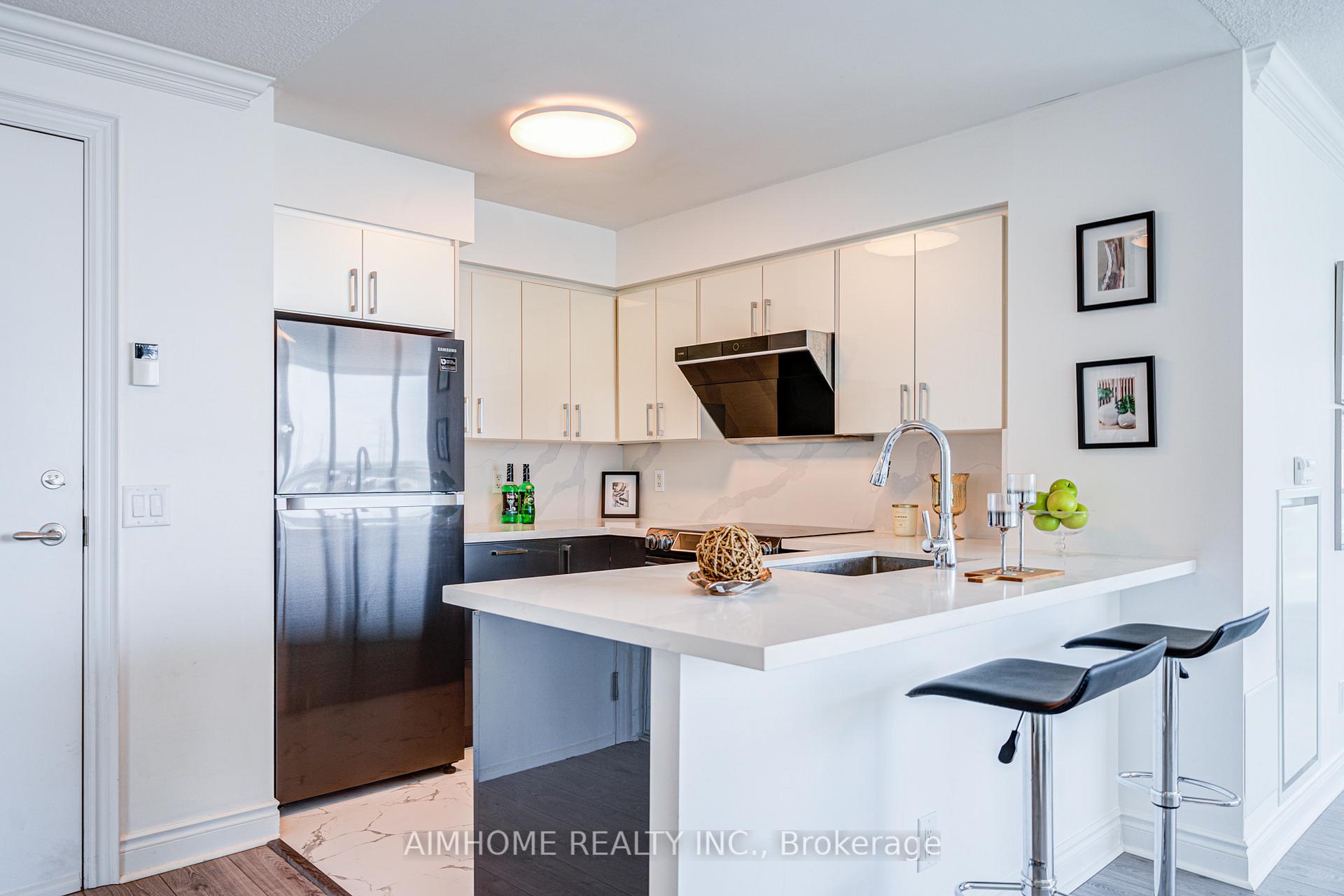 2 Bedrooms Condo at 25 Greenview, Toronto For sale