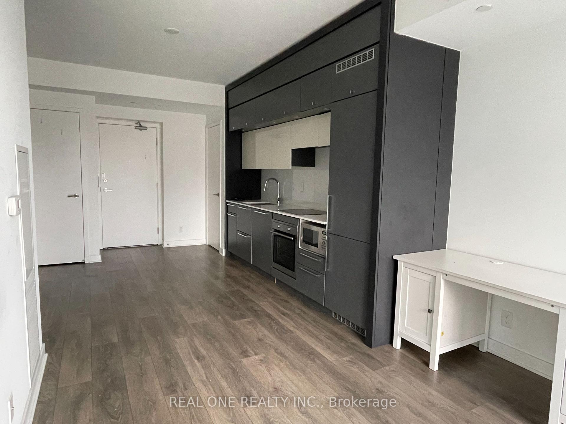 2 Bedrooms Condo at 15 Grenville, Toronto For sale