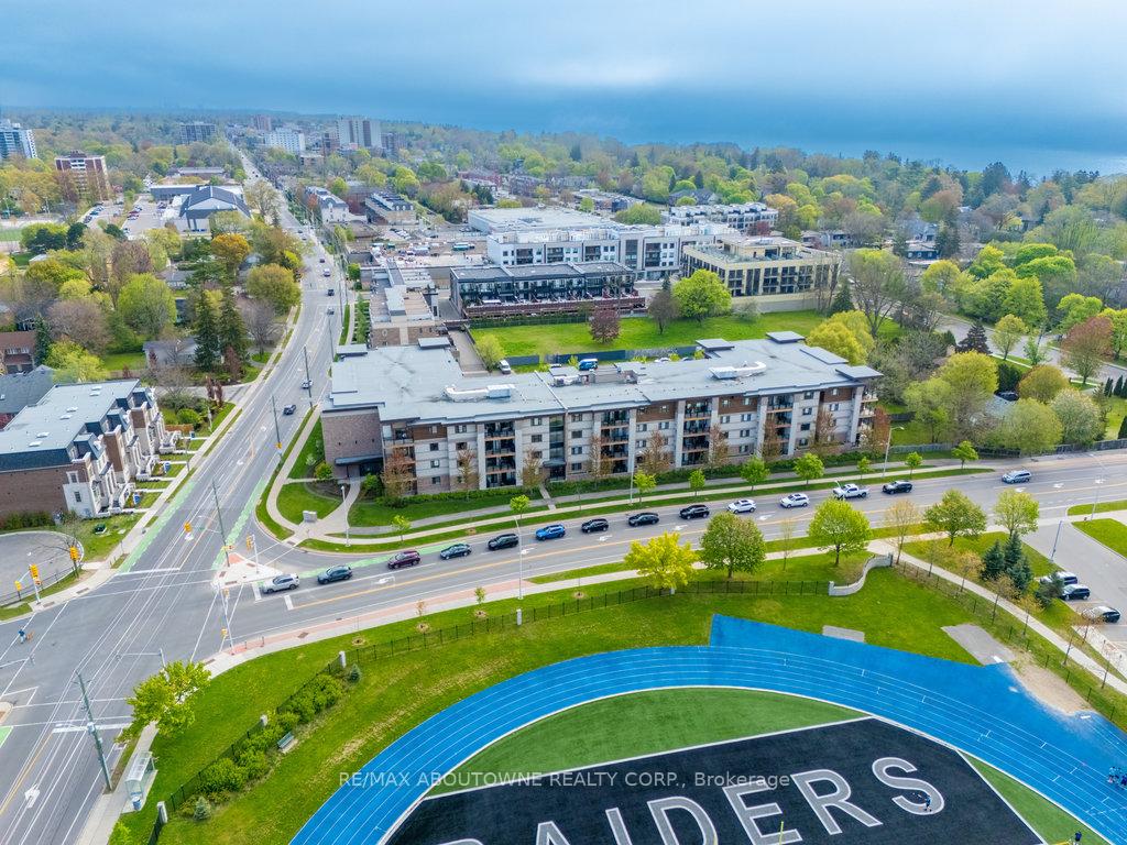 2 Bedrooms Condo at 128 Garden, Oakville For sale