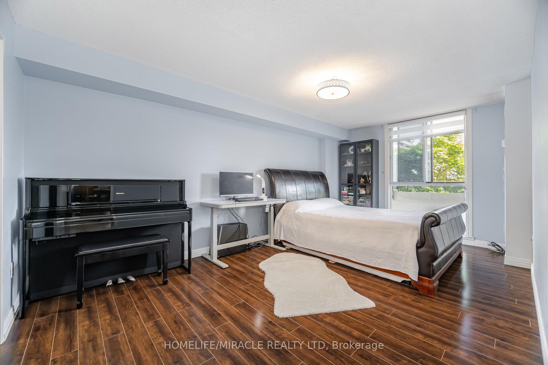 3 Bedrooms Condo at 1320 Mississauga valley, Mississauga For sale