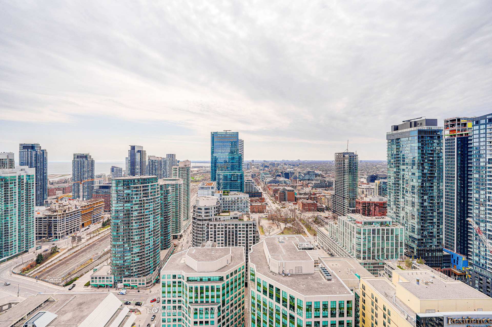 2 Bedrooms Condo at 300 Front, Toronto For sale