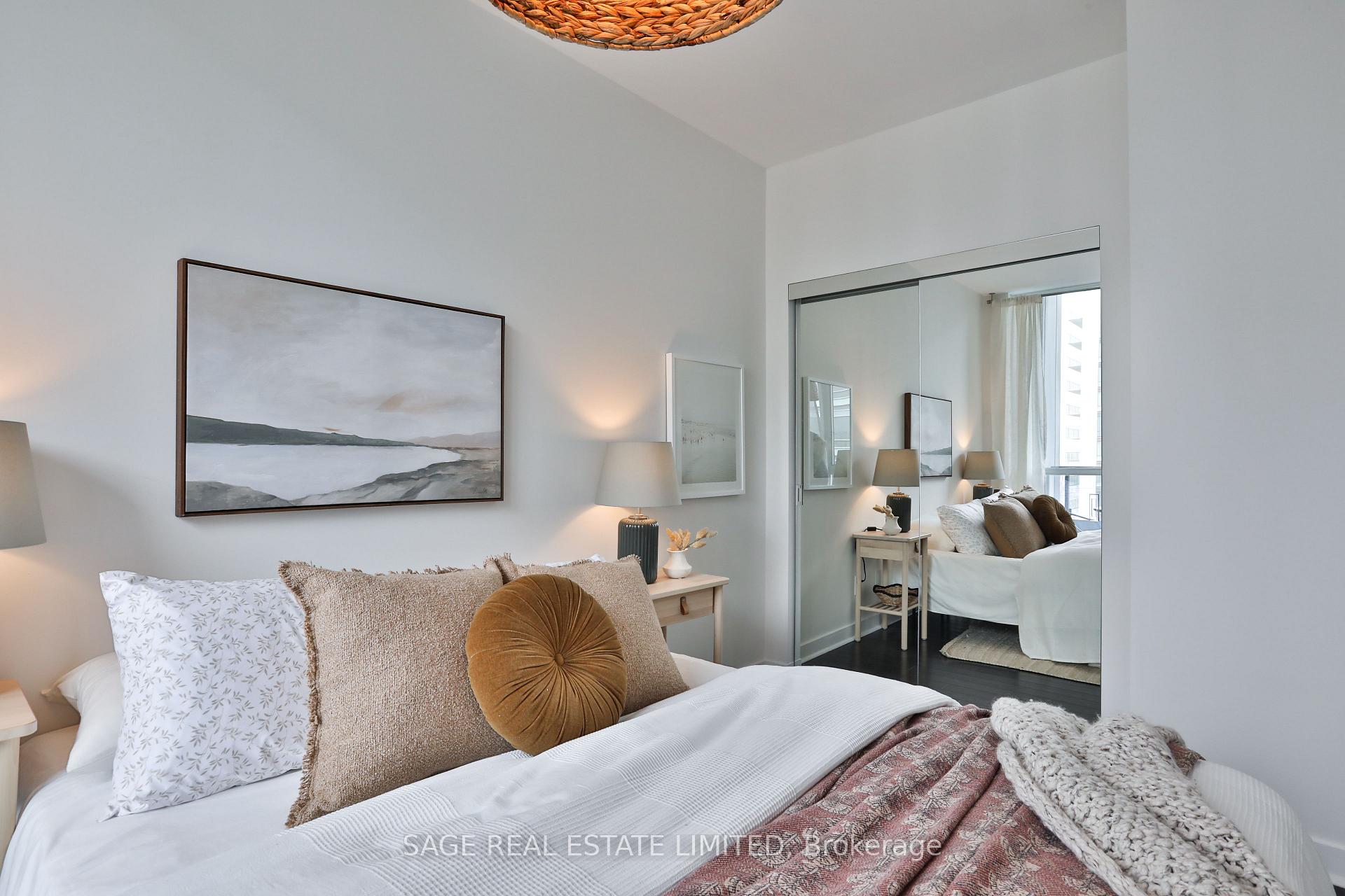 1 Bedroom Condo at 295 Adelaide,  Toronto For sale