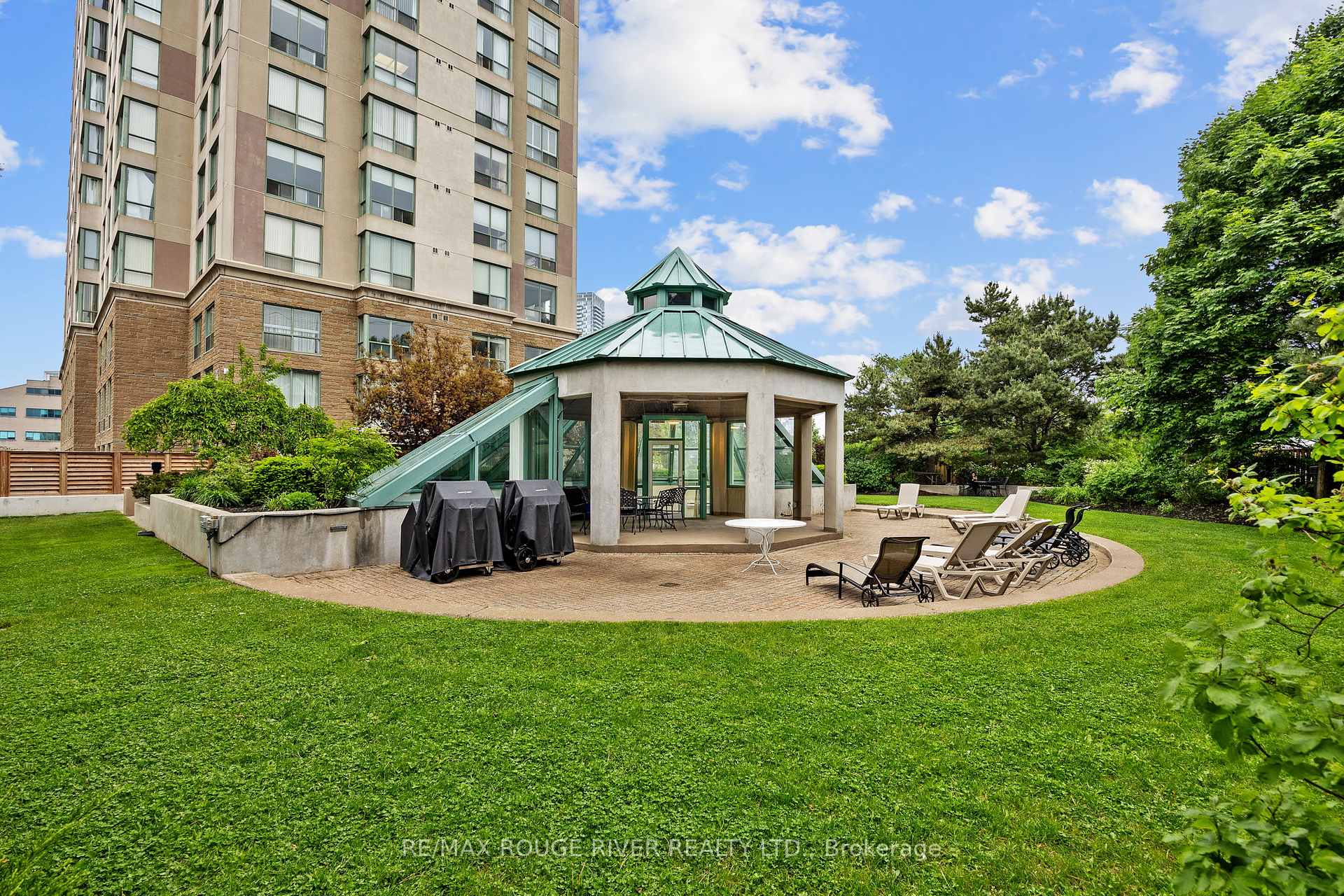3 Bedrooms Condo at 101 Subway, Toronto For sale