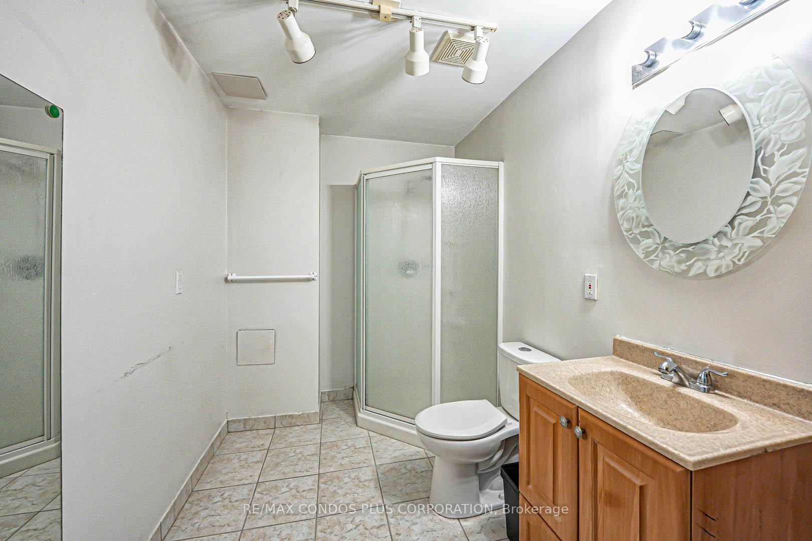 3 Bedrooms Condo at 525 Meadows, Mississauga For sale