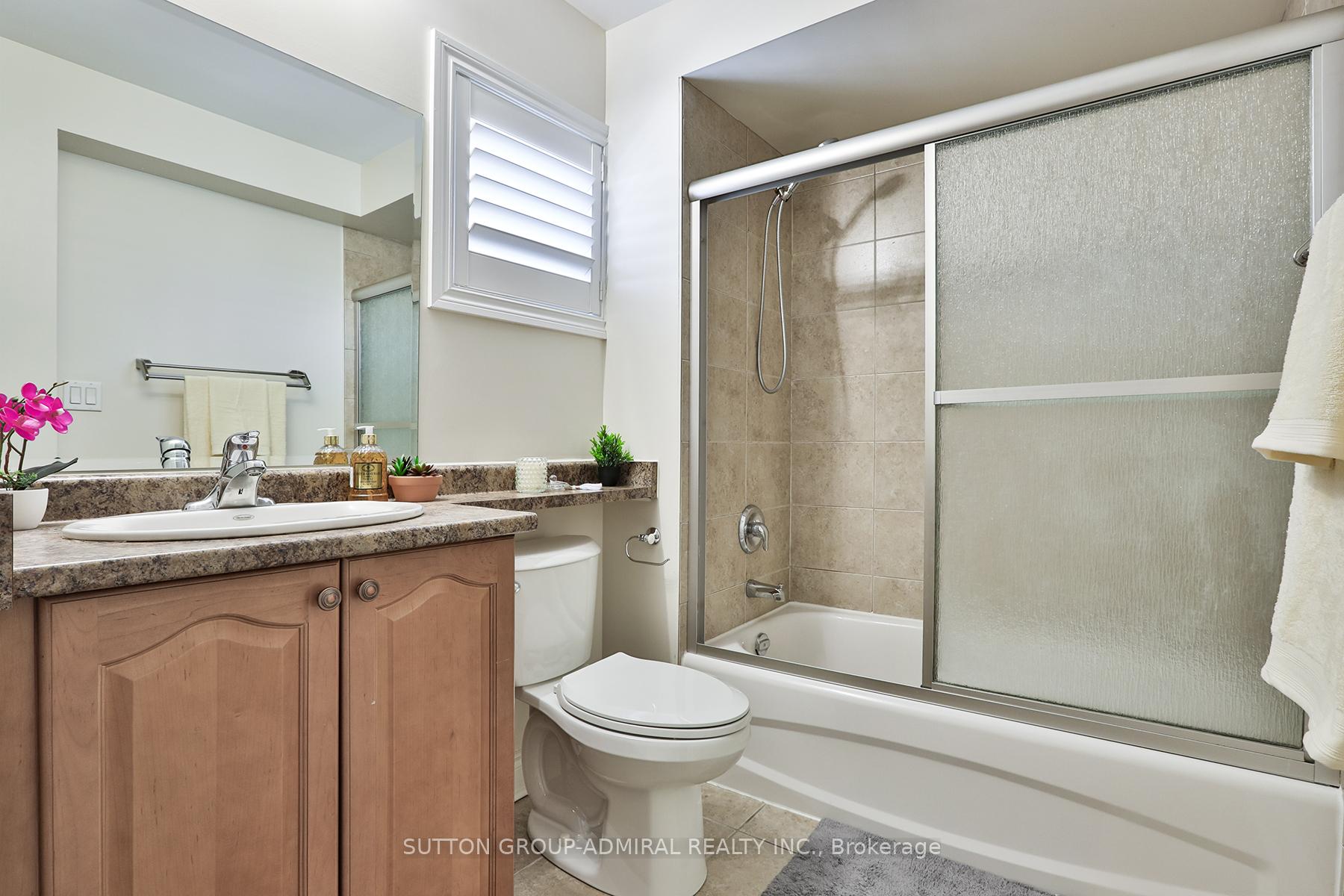 3 Bedrooms Condo at 8 Brighton, Vaughan For sale