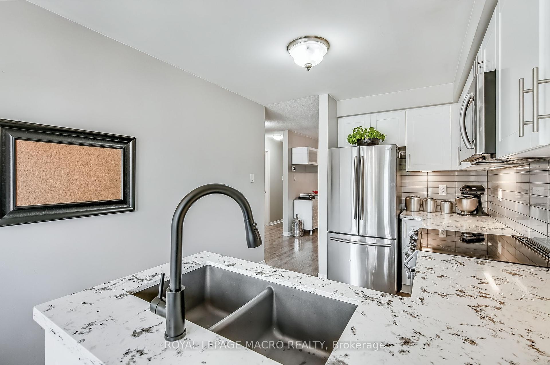 4 Bedrooms Condo at 2055 Walkers, Burlington For sale