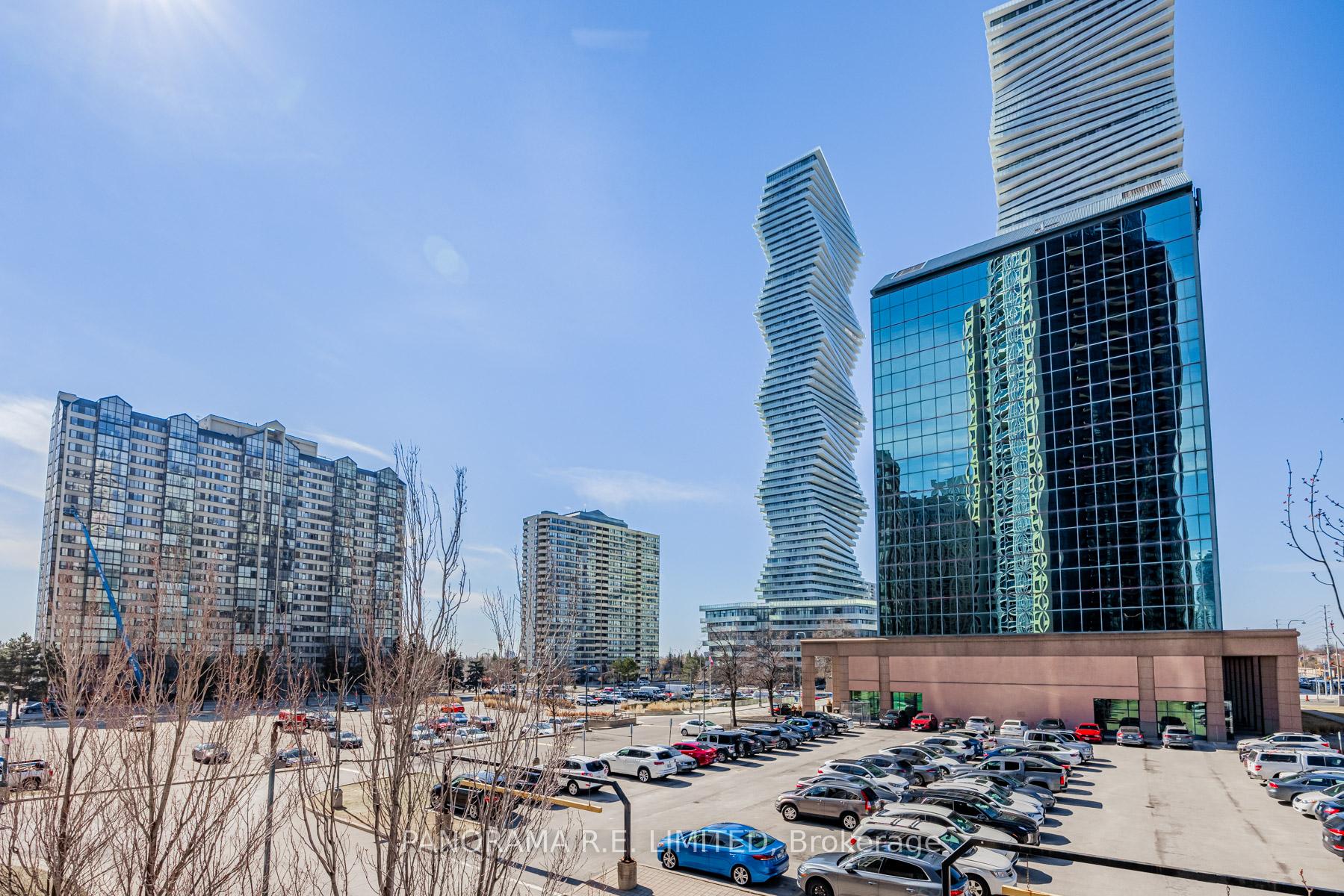 3 Bedrooms Condo at 330 Burnhamthorpe, Mississauga For sale
