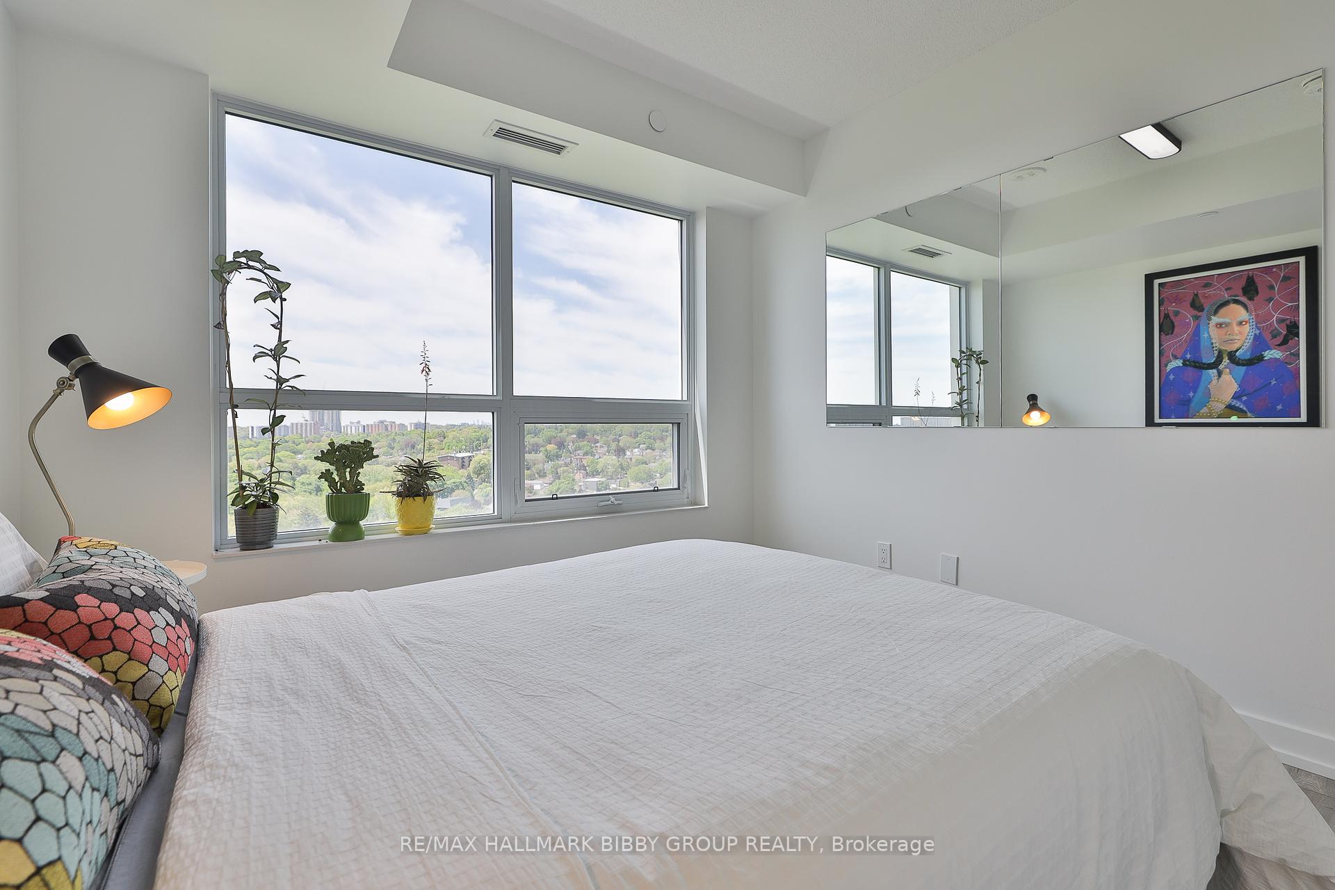 3 Bedrooms Condo at 10 Wilby, Toronto For sale
