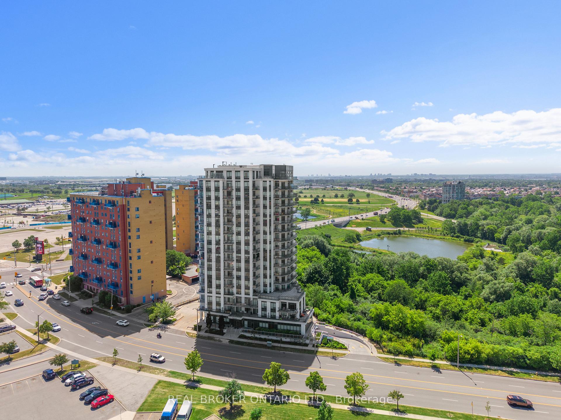 2 Bedrooms Condo at 840 Queen’s Plate, Toronto For sale