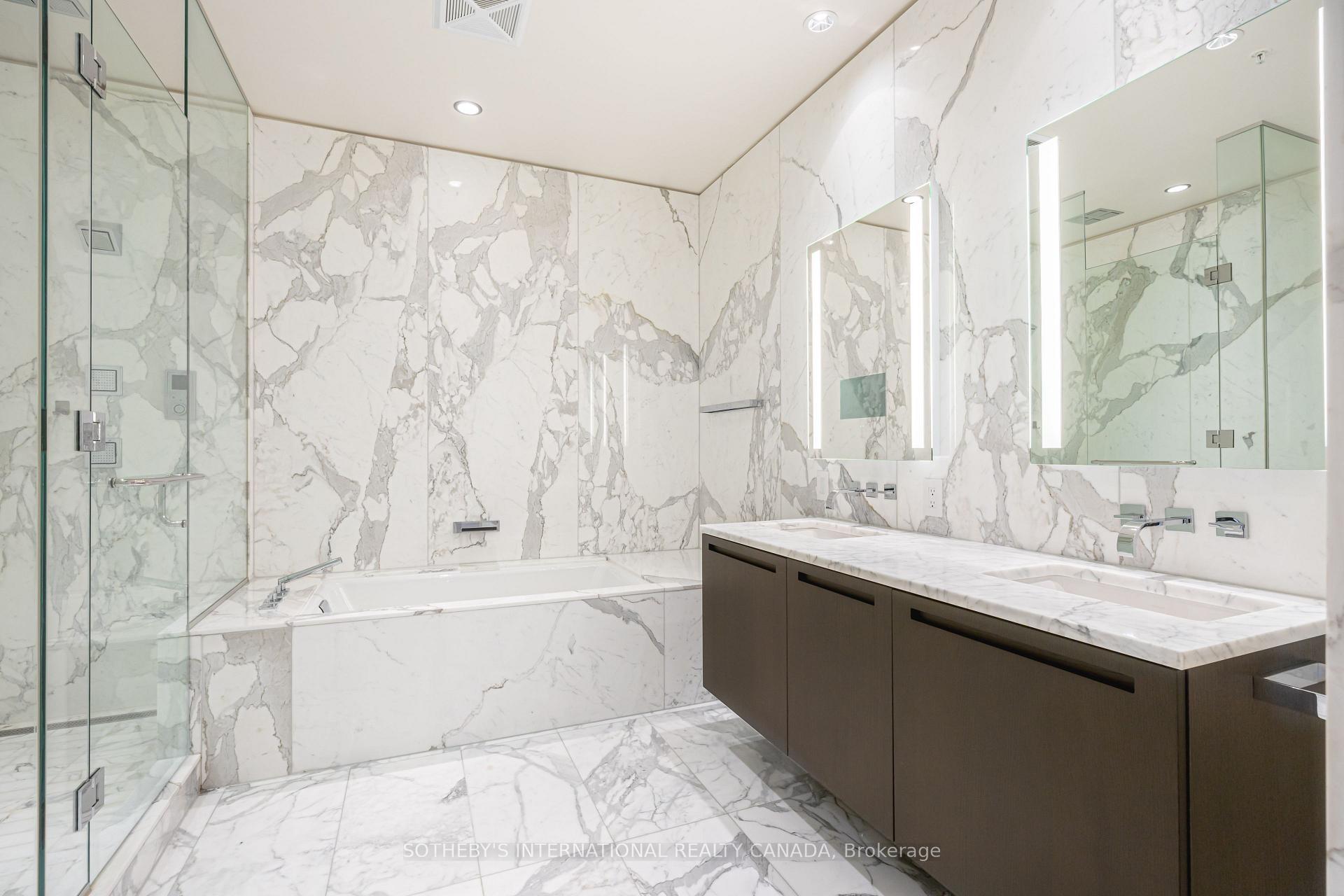 3 Bedrooms Condo at 180 University, Toronto For sale