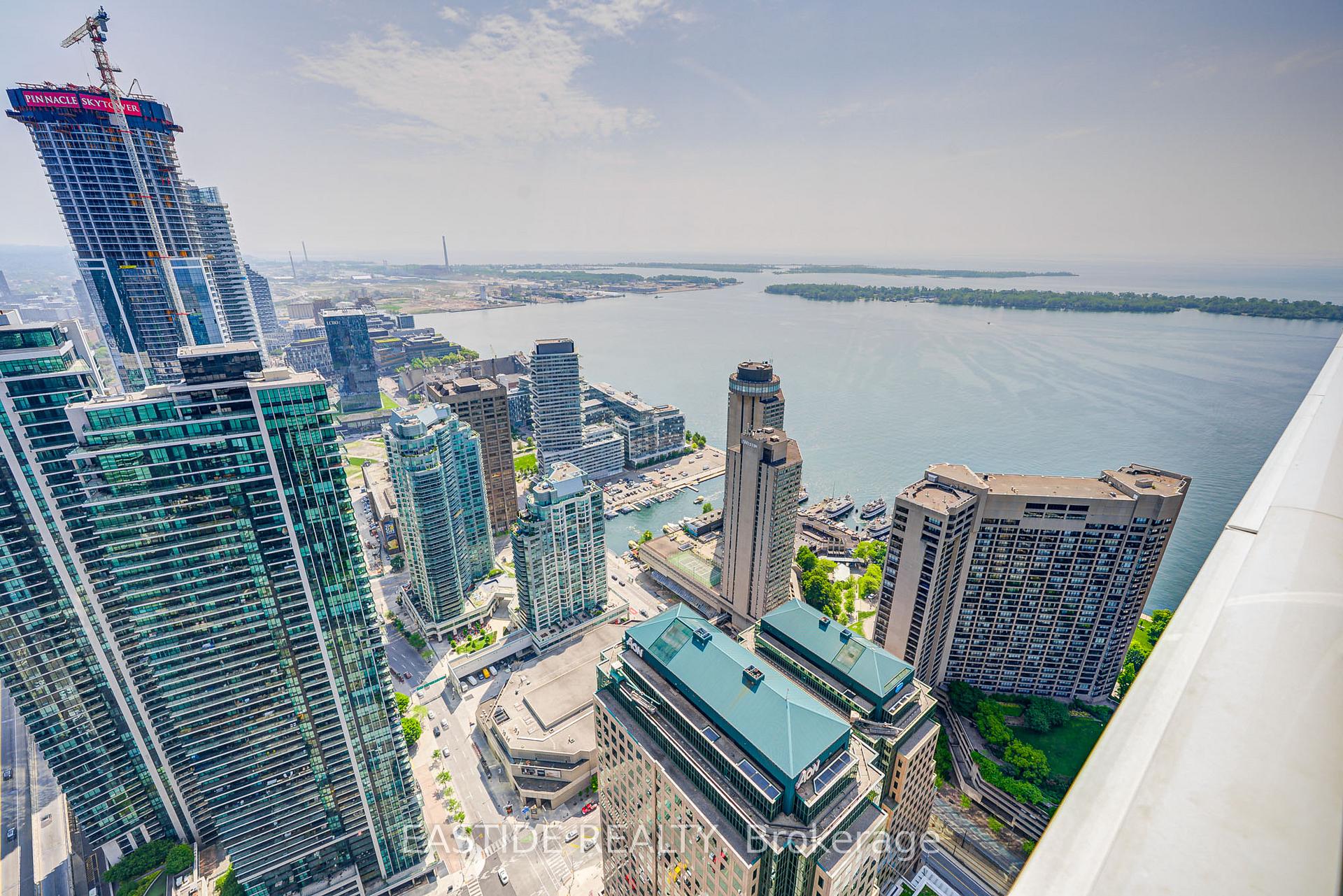 2 Bedrooms Condo at 88 Harbour, Toronto For sale