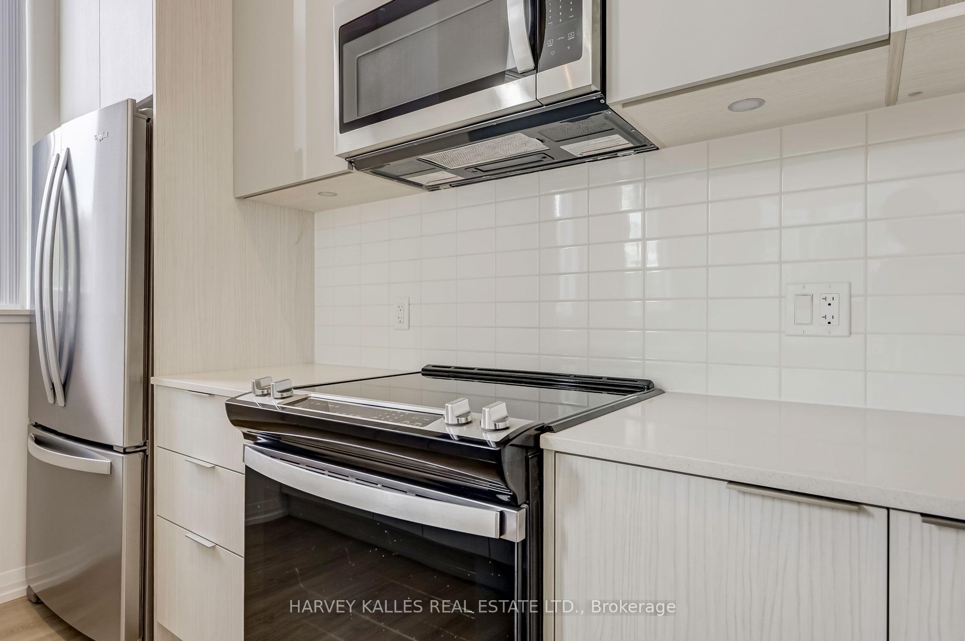4 Bedrooms Condo at 25 Holly, Toronto For sale