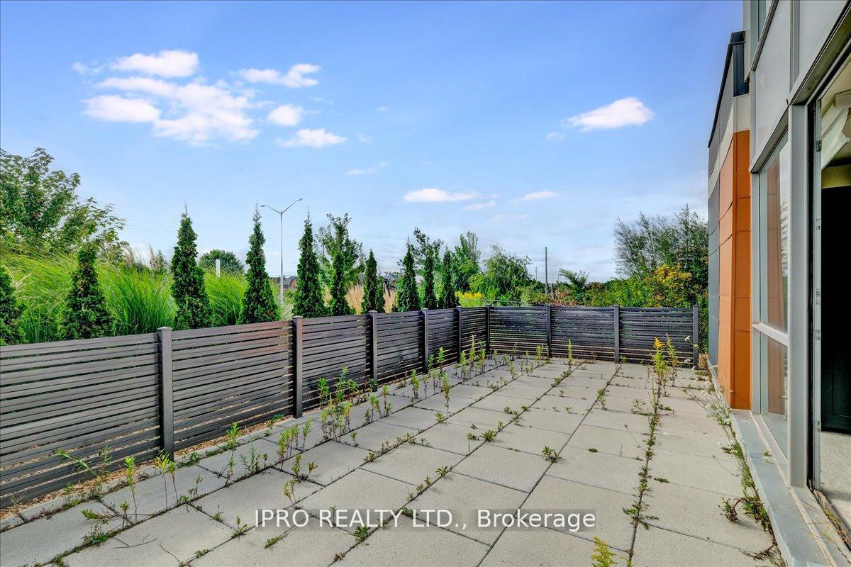 2 Bedrooms Condo at 3028 Creekshore, Oakville For sale