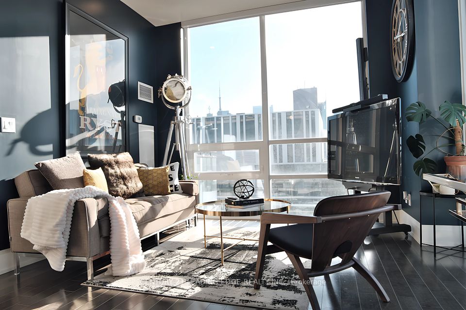 460 Adelaide