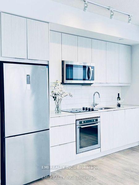 3 Bedrooms Condo at 36 Forest Manor, Toronto For sale