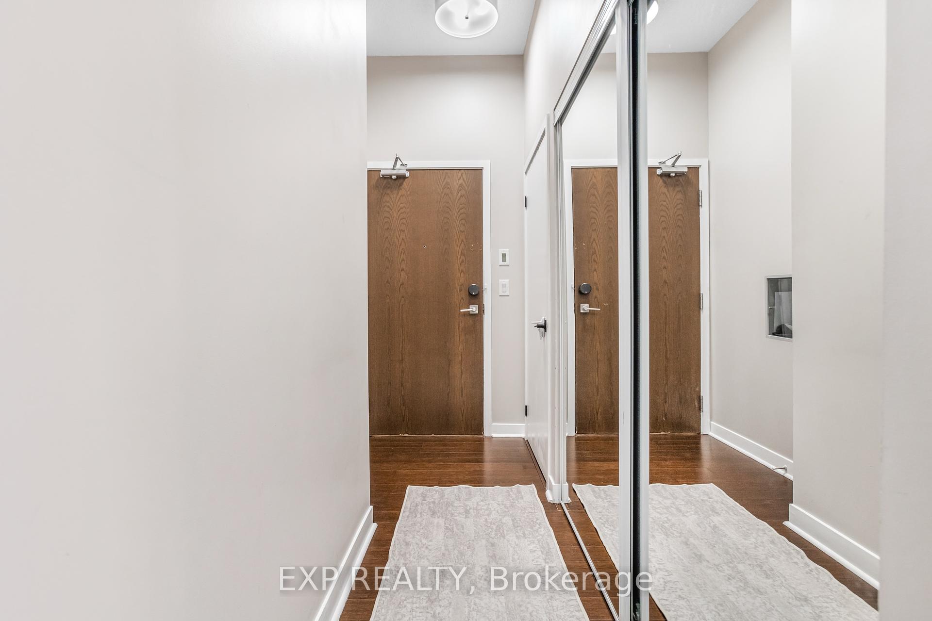 2 Bedrooms Condo at 360 Square One, Mississauga For sale