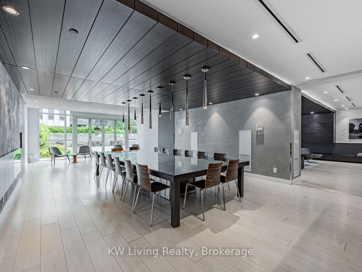 170 Sumach Street, #1402