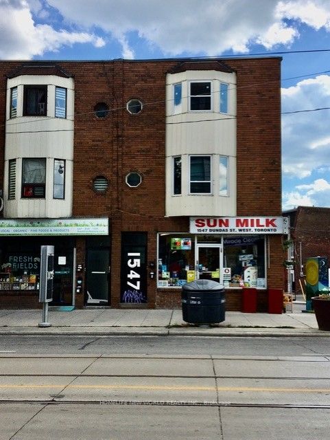 1547 Dundas Street