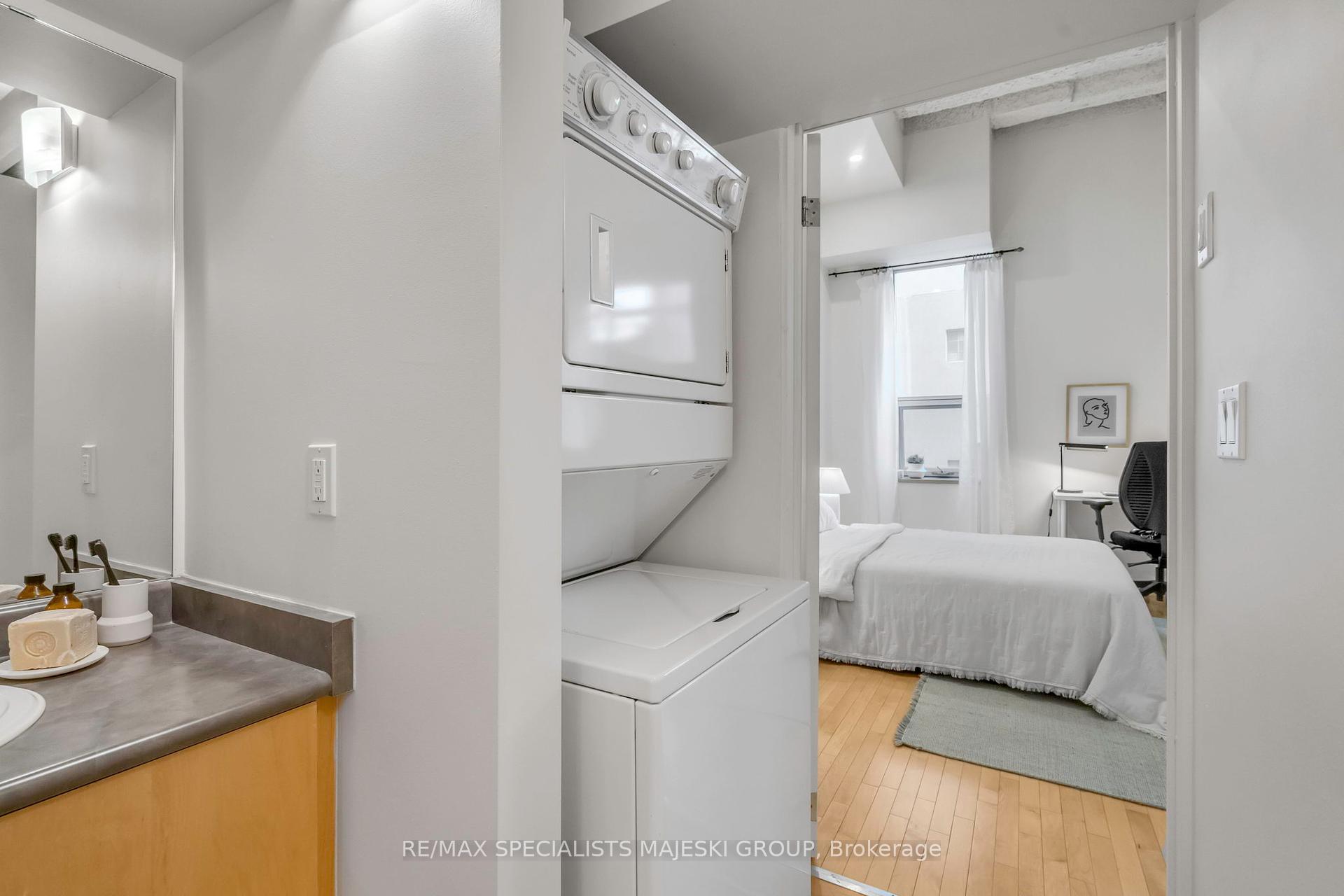 3 Bedrooms Condo at 21 Nassau,  Toronto For sale