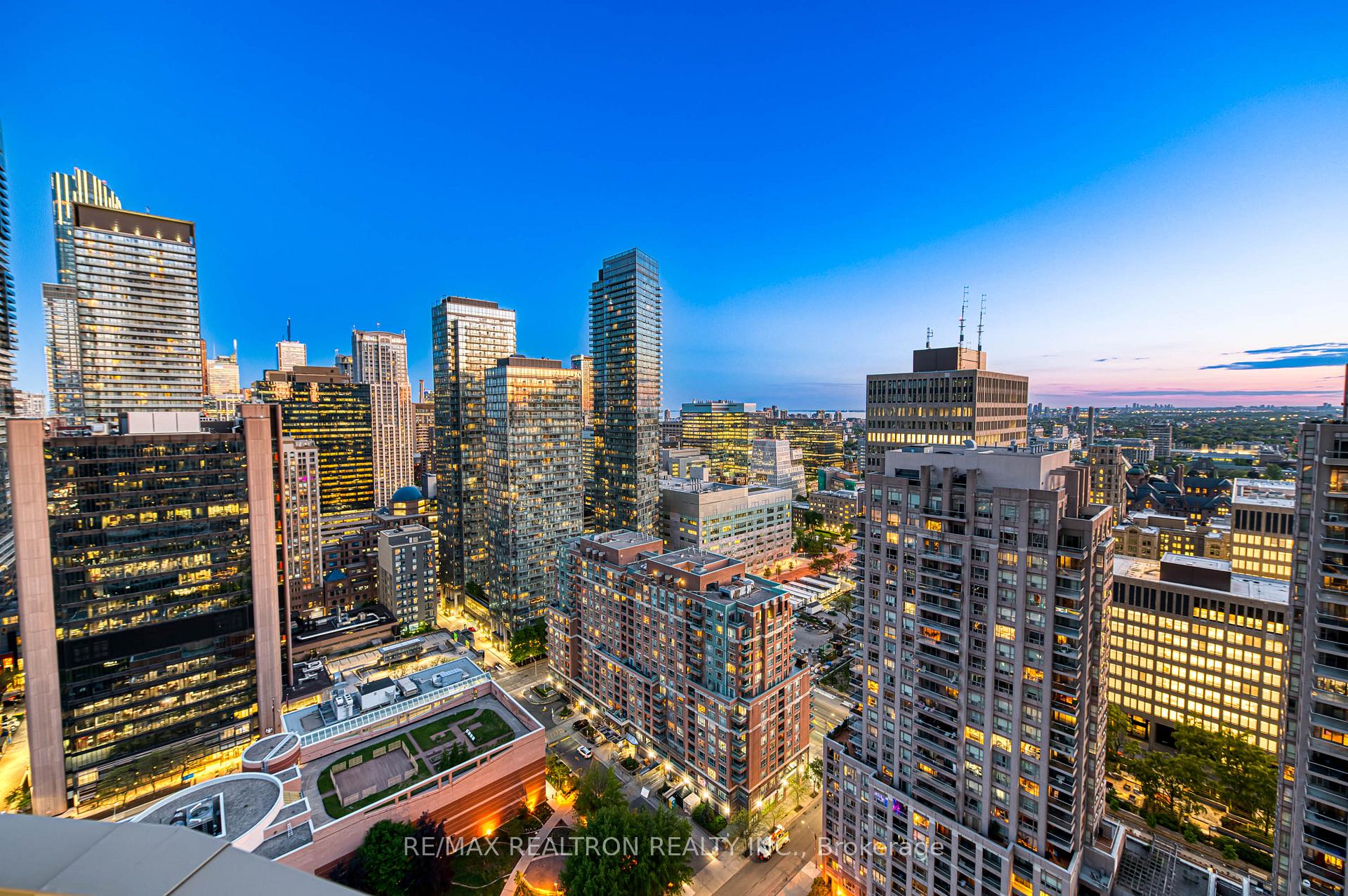 3 Bedrooms Condo at 11 Wellesley, Toronto For sale