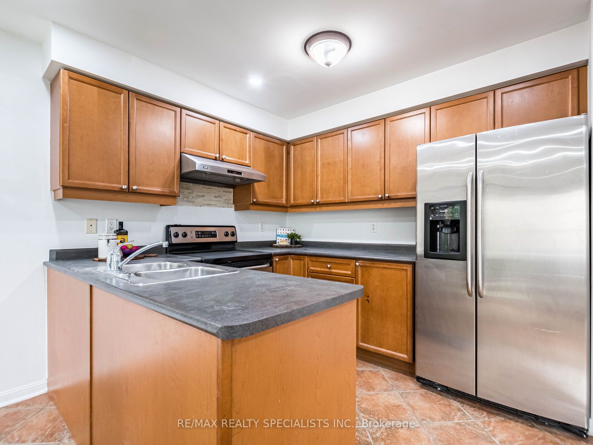 105 DECKER HOLLOW Circle
