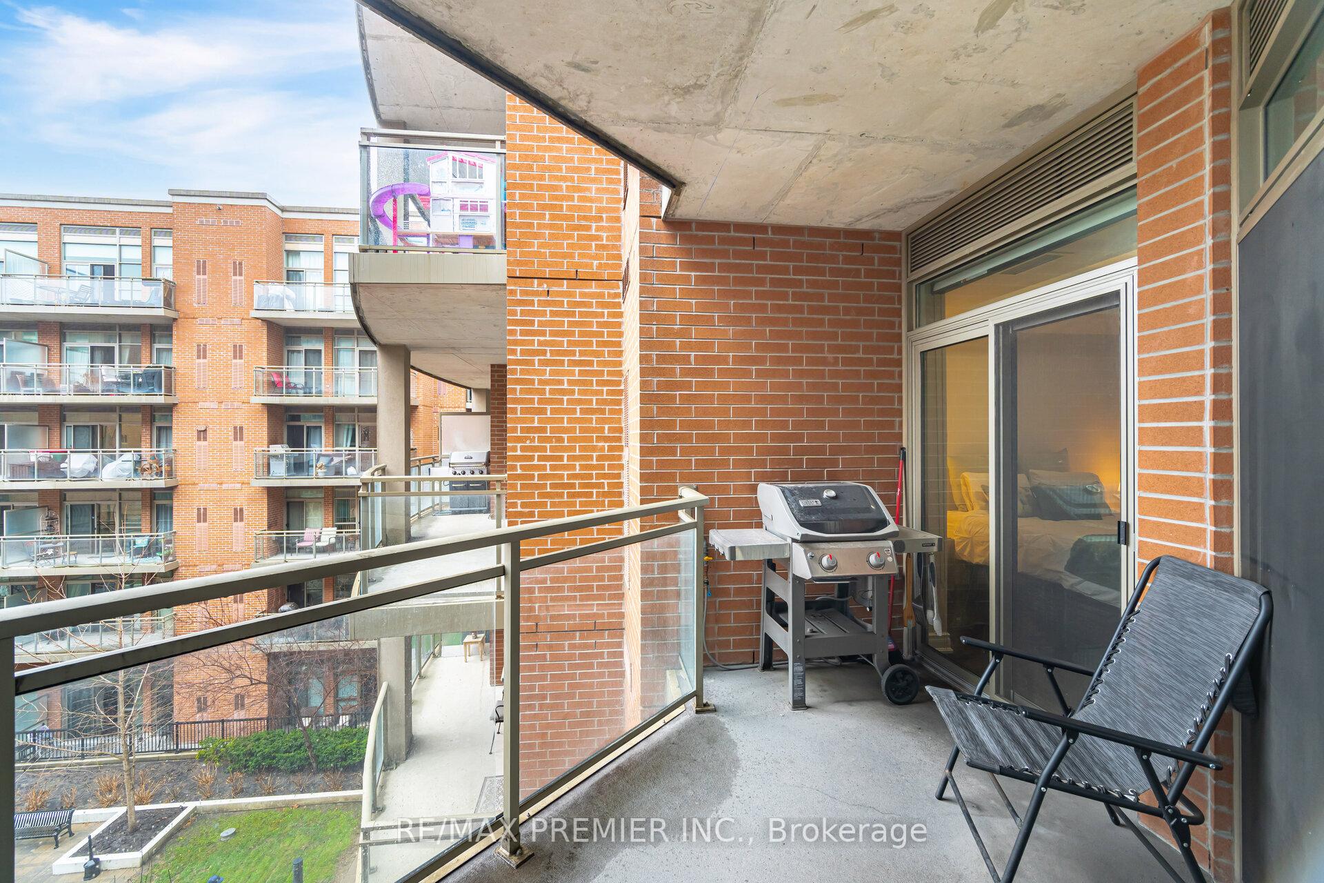 1 Bedroom Condo at 281 Woodbridge,  Vaughan For sale