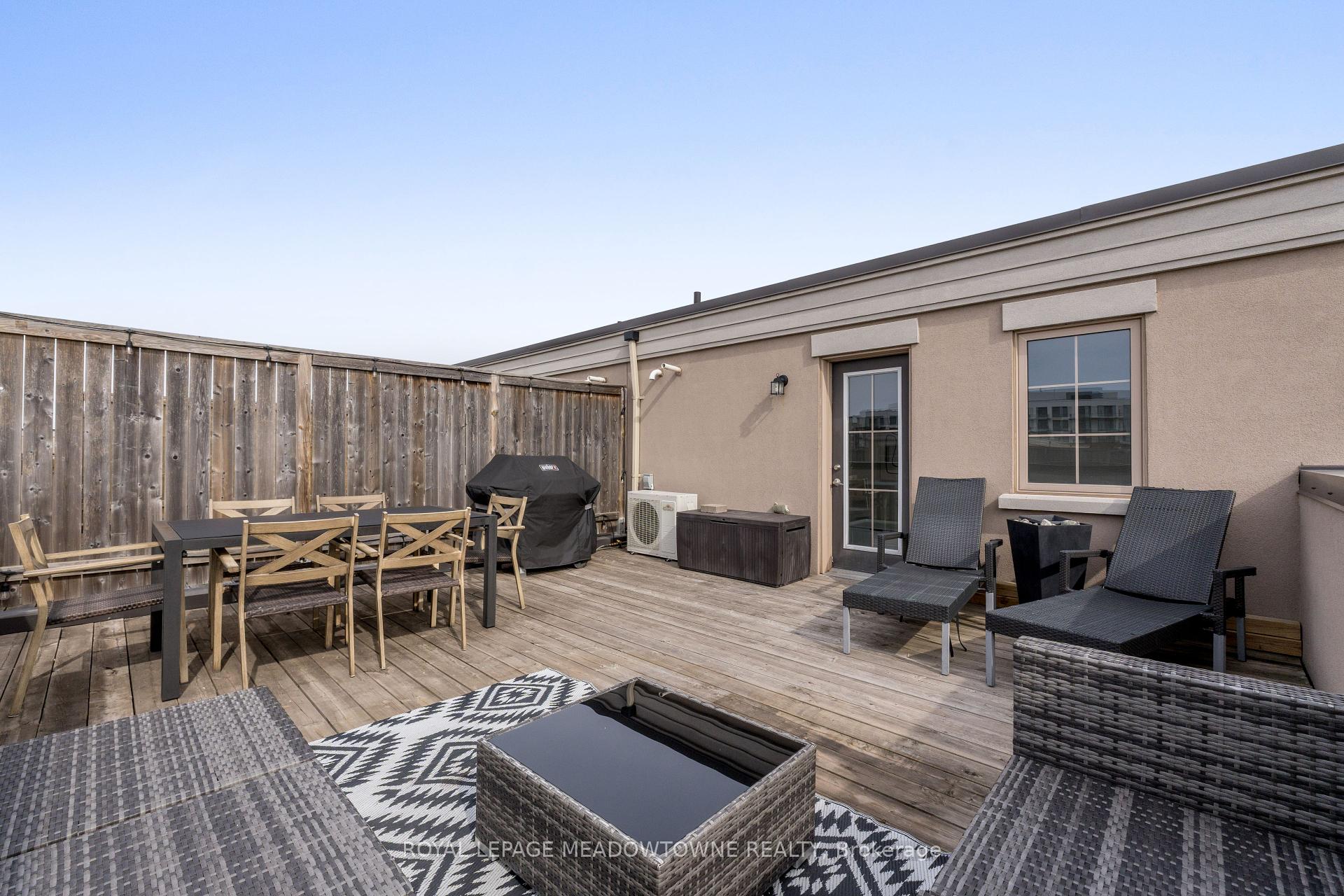 3 Bedrooms Condo at 2441 Greenwich, Oakville For sale