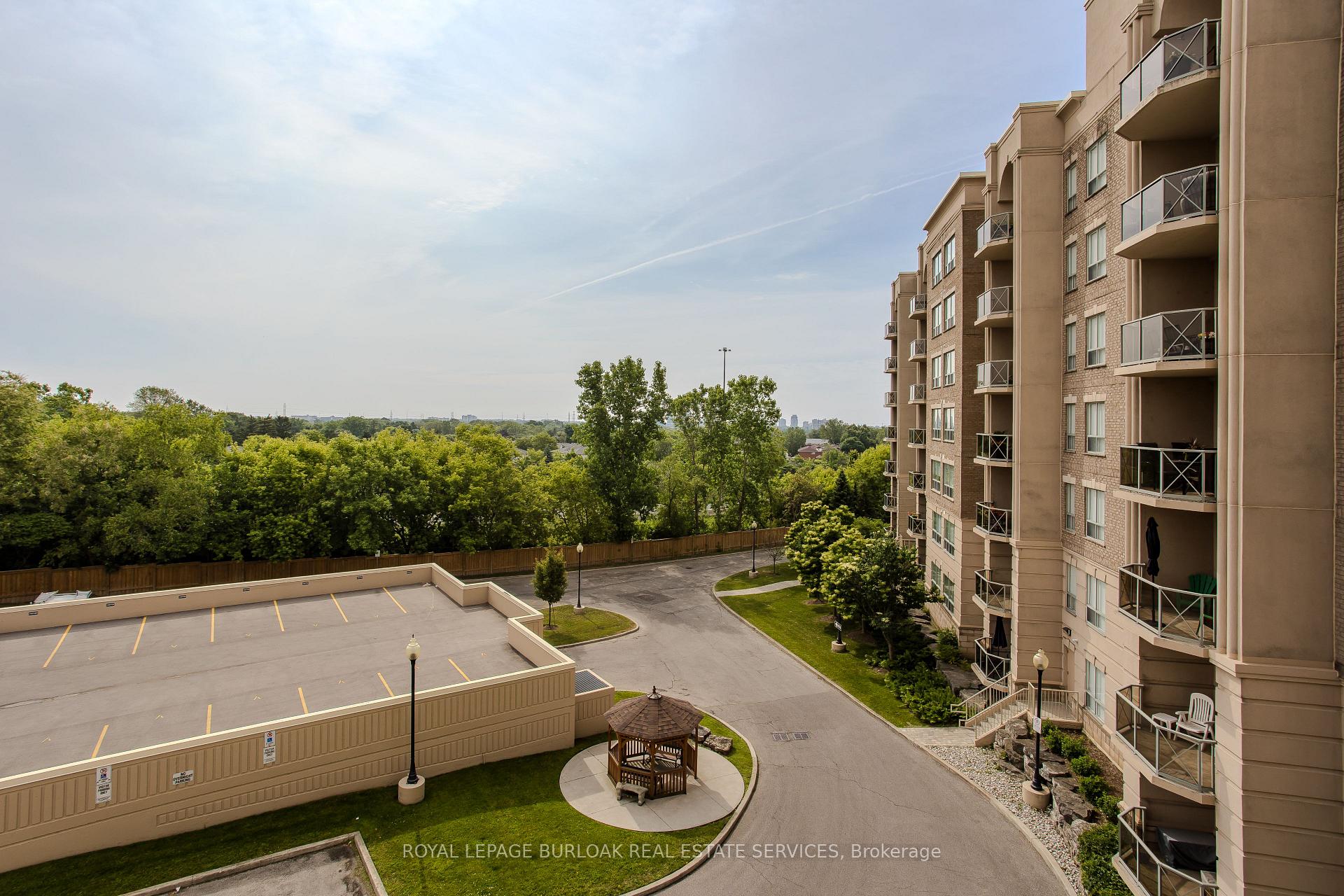 2 Bedrooms Condo at 2085 Amherst Heights, Burlington For sale