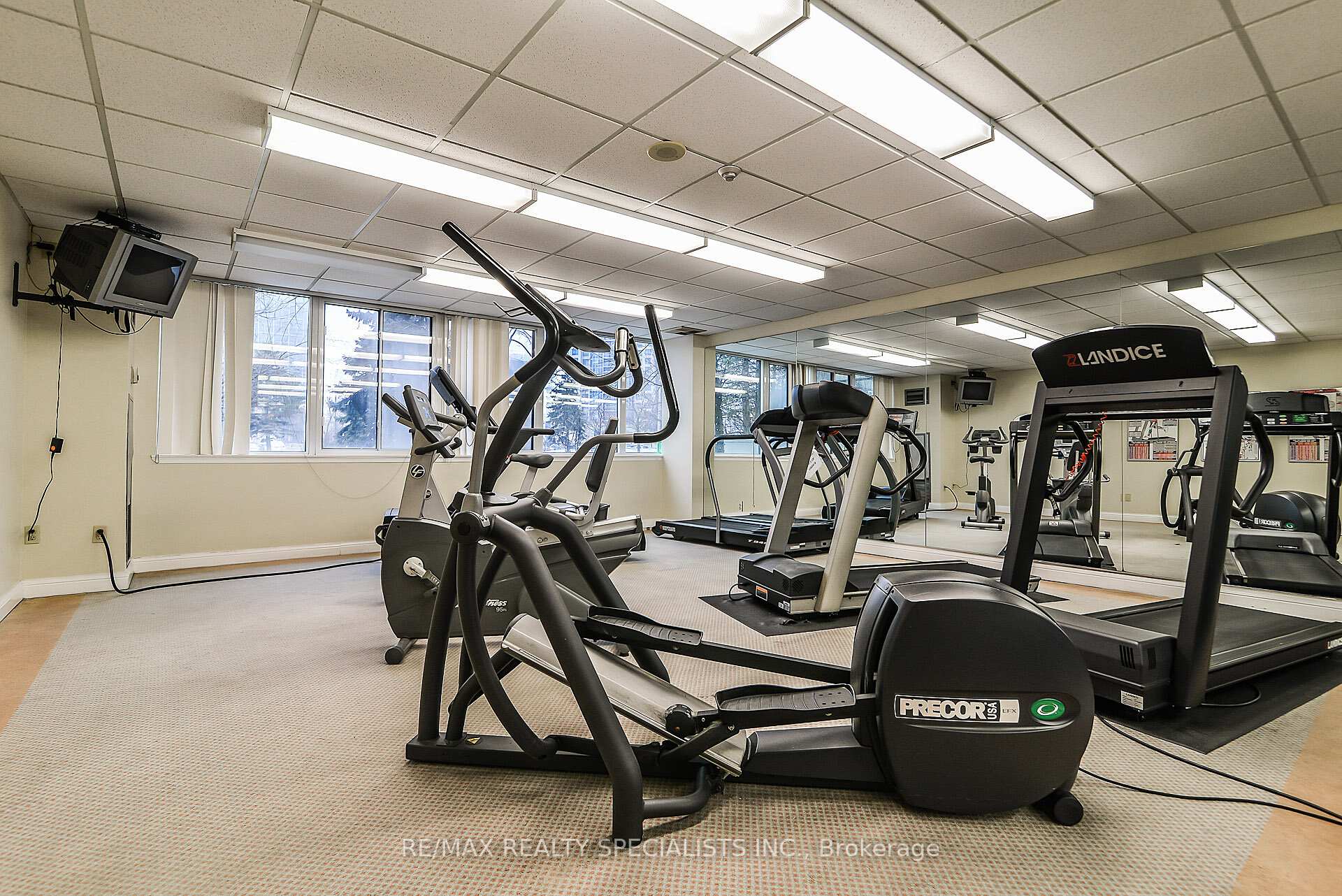3 Bedrooms Co-op at 350 Webb, Mississauga For sale