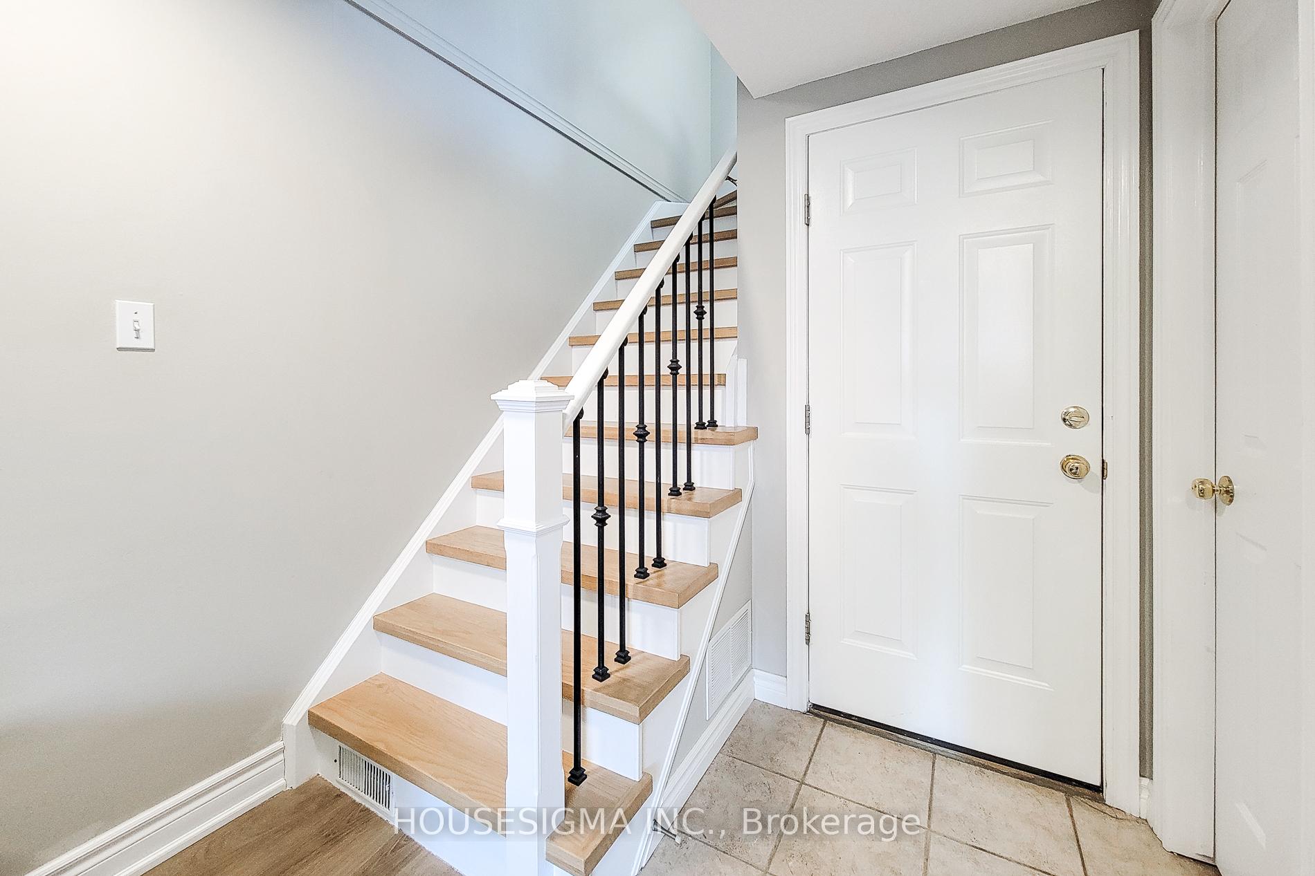 2 Bedrooms Condo at 3480 Upper Middle, Burlington For sale