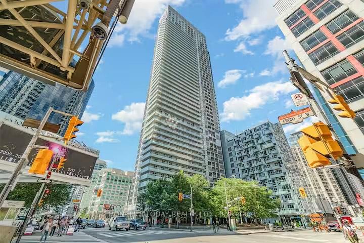 3 Bedrooms Condo at 300 Front, Toronto For sale