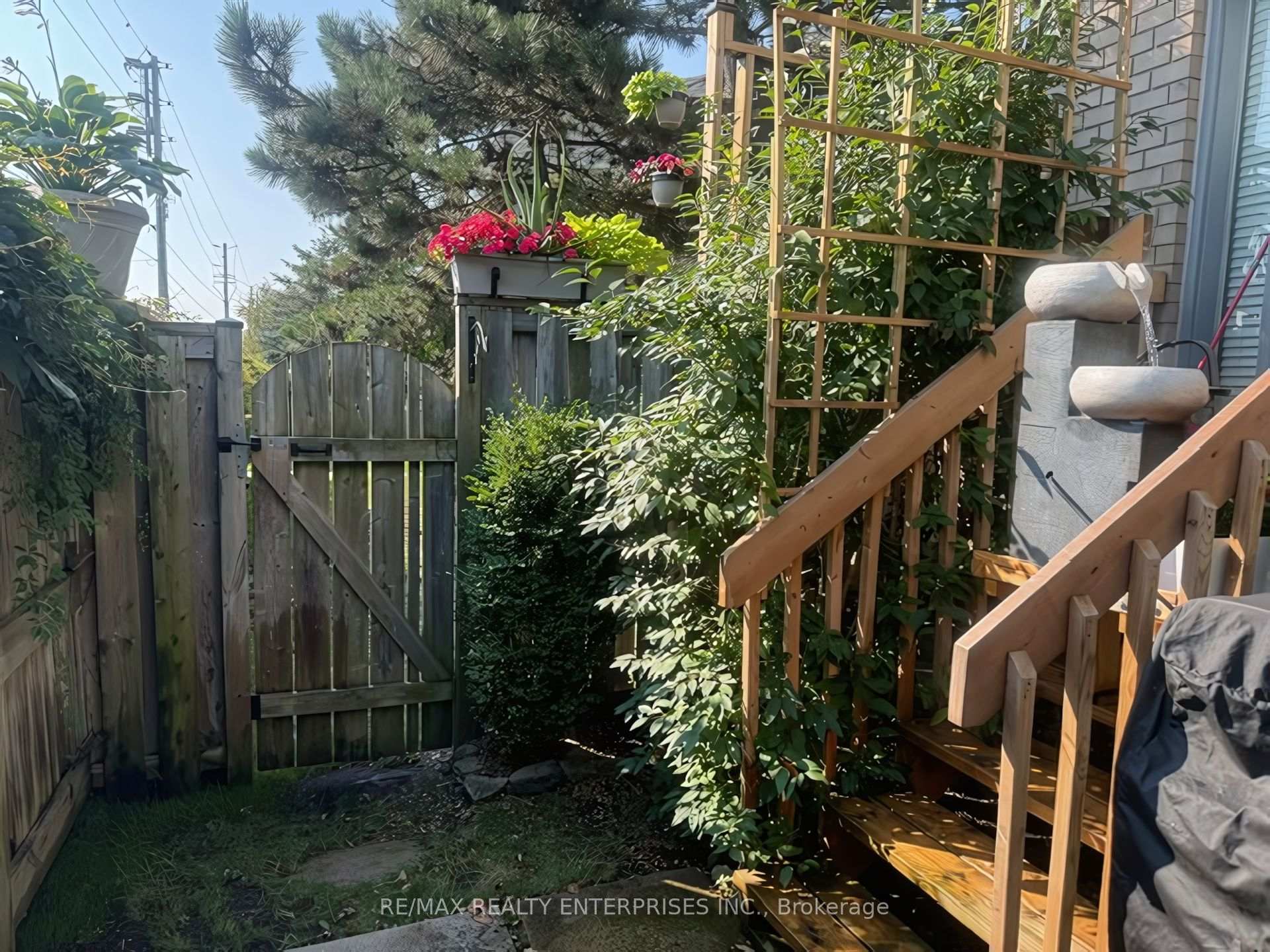 3 Bedrooms Condo at 455 Apache, Mississauga For sale