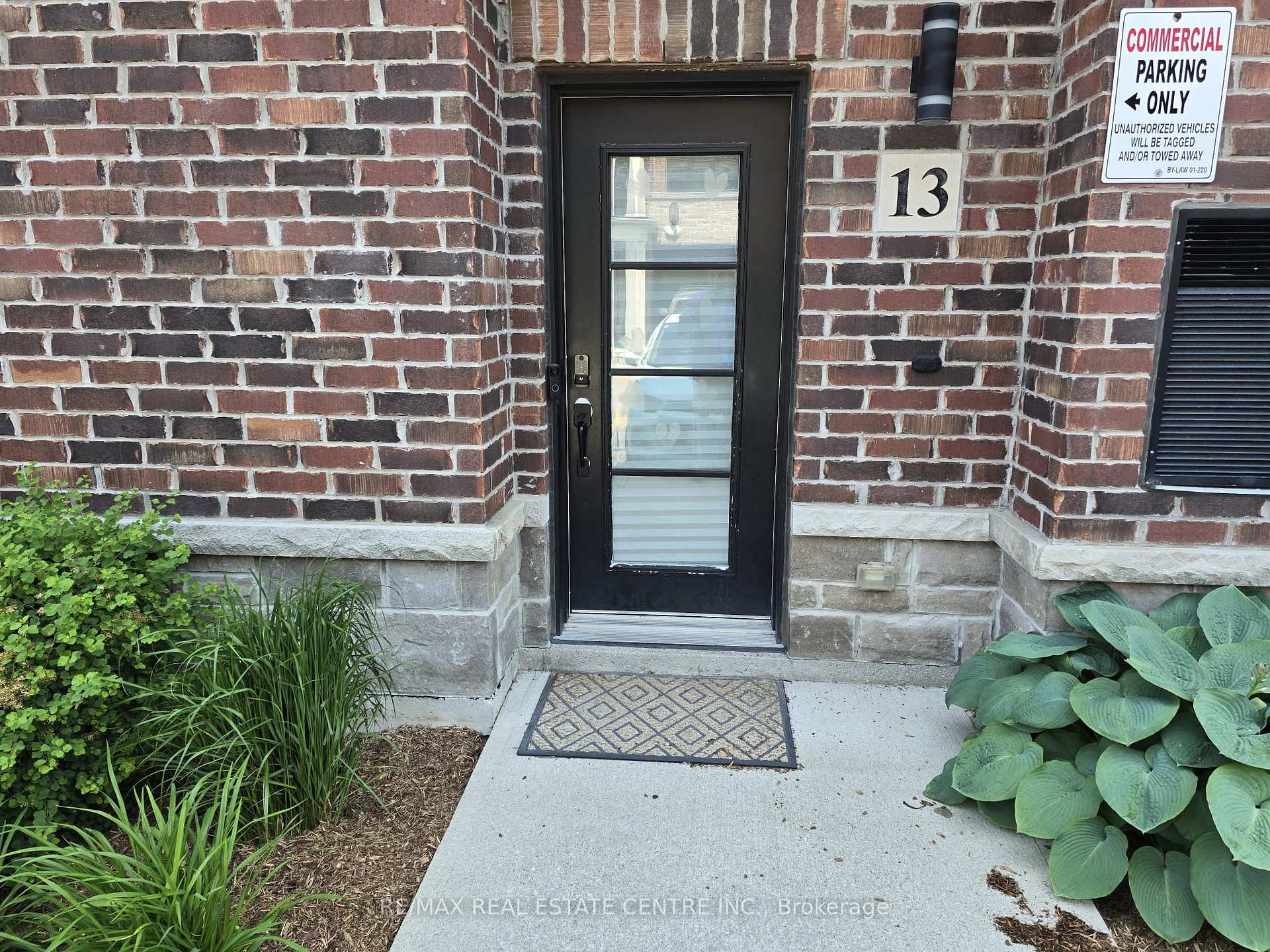 2 Bedrooms Condo at 219 Dundas, Hamilton For sale