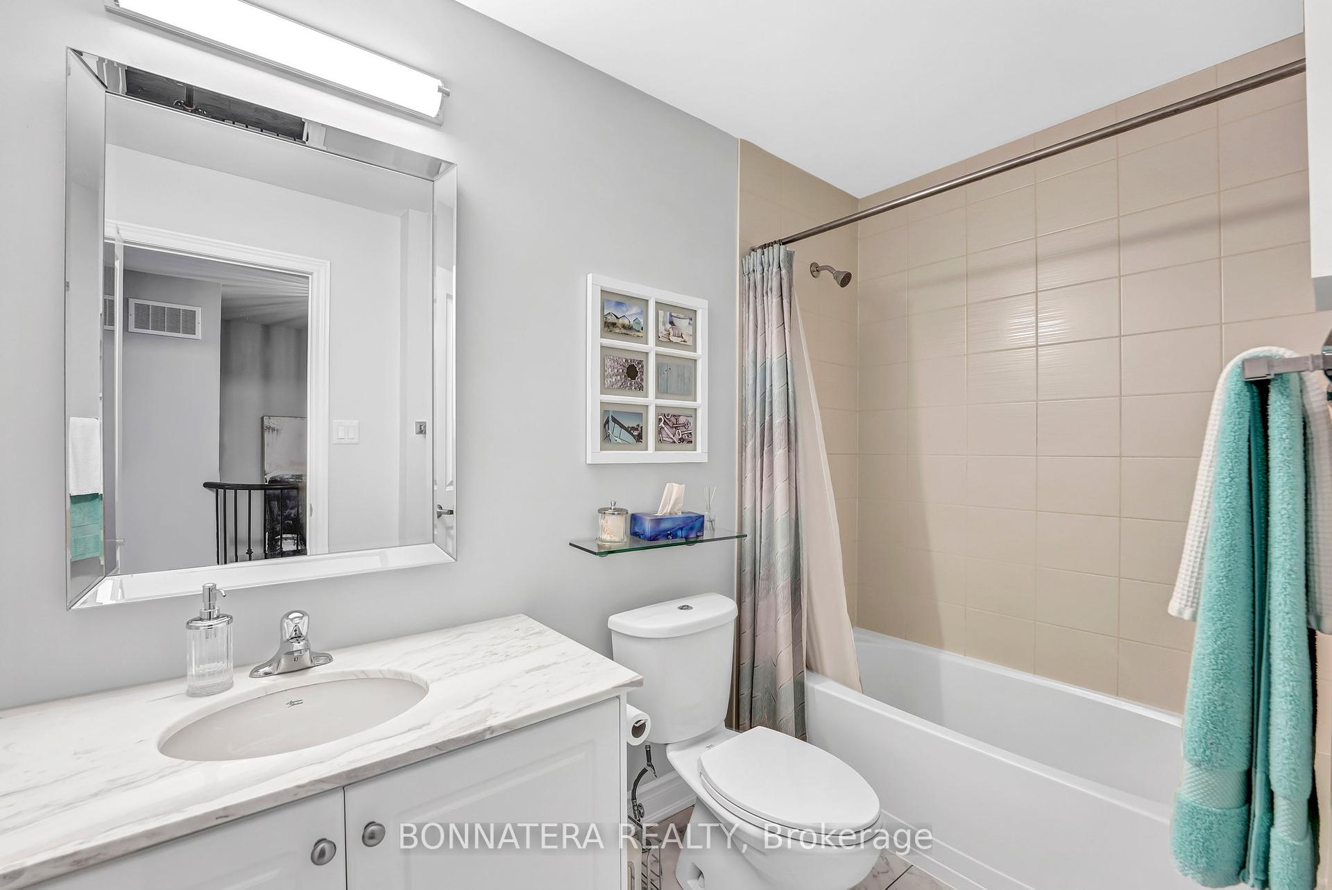 4 Bedrooms Condo at 10 Augustus, Toronto For sale