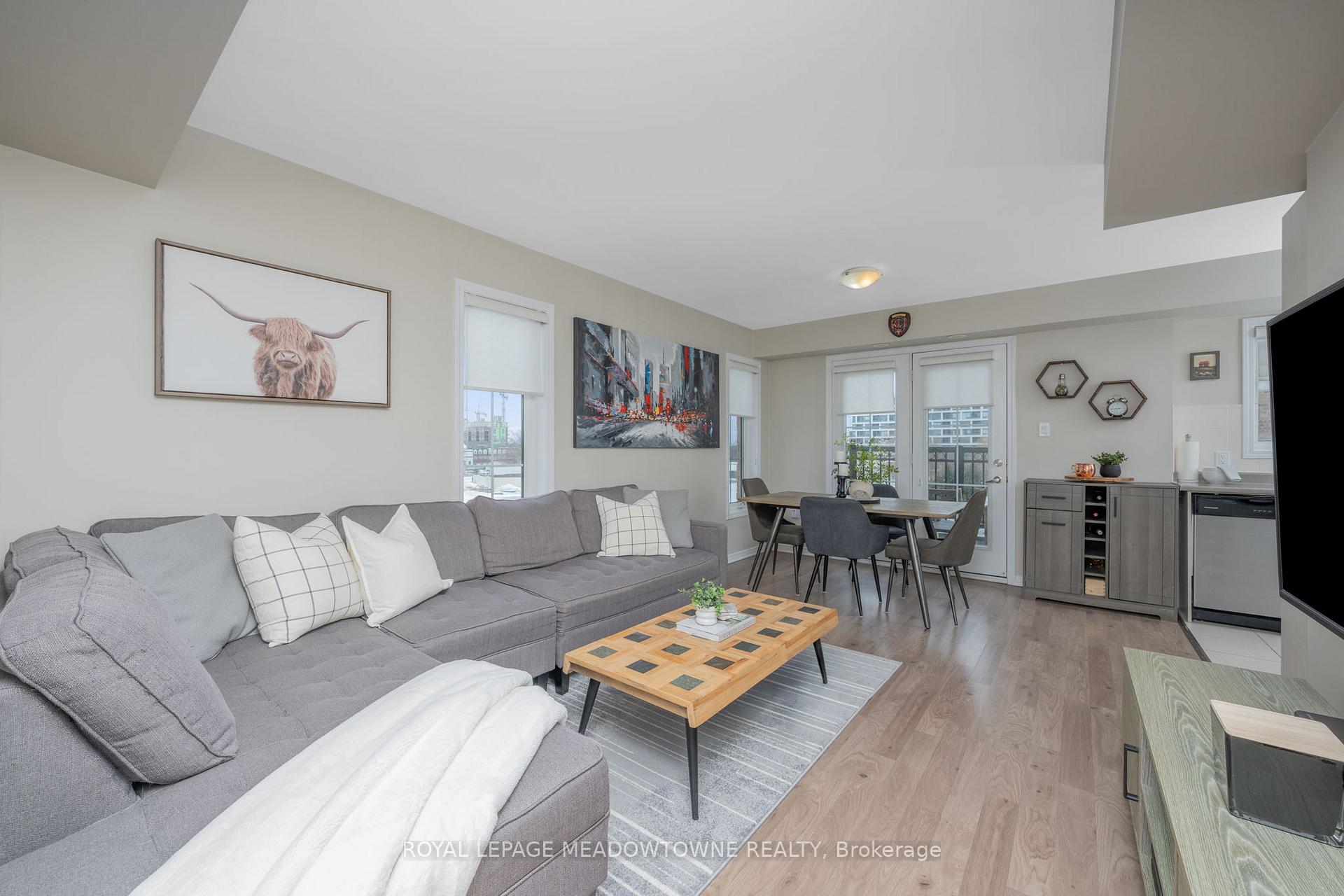3 Bedrooms Condo at 2441 Greenwich, Oakville For sale