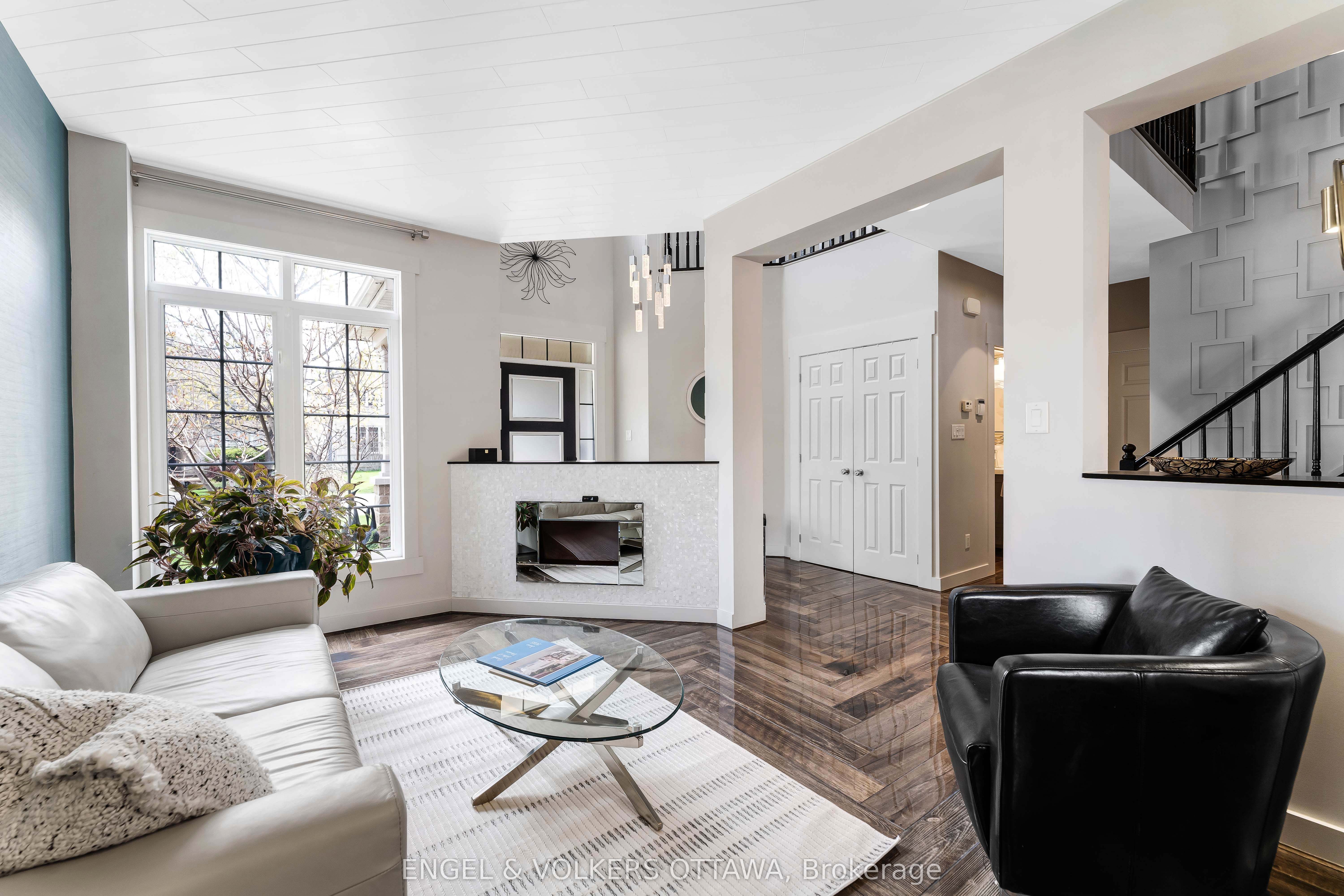 341 SHADEHILL Crescent
