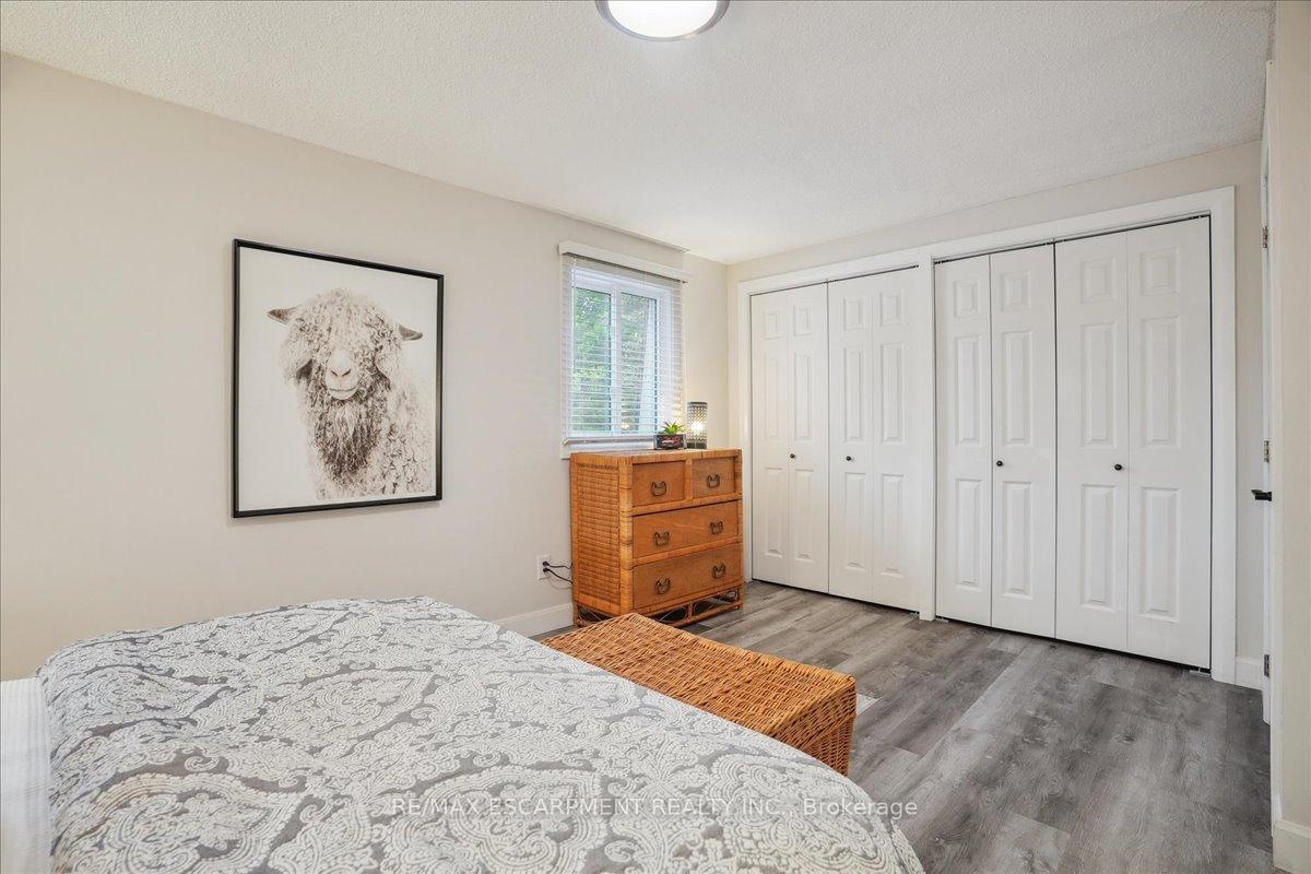 3 Bedrooms Condo at 680 Regency, Burlington For sale