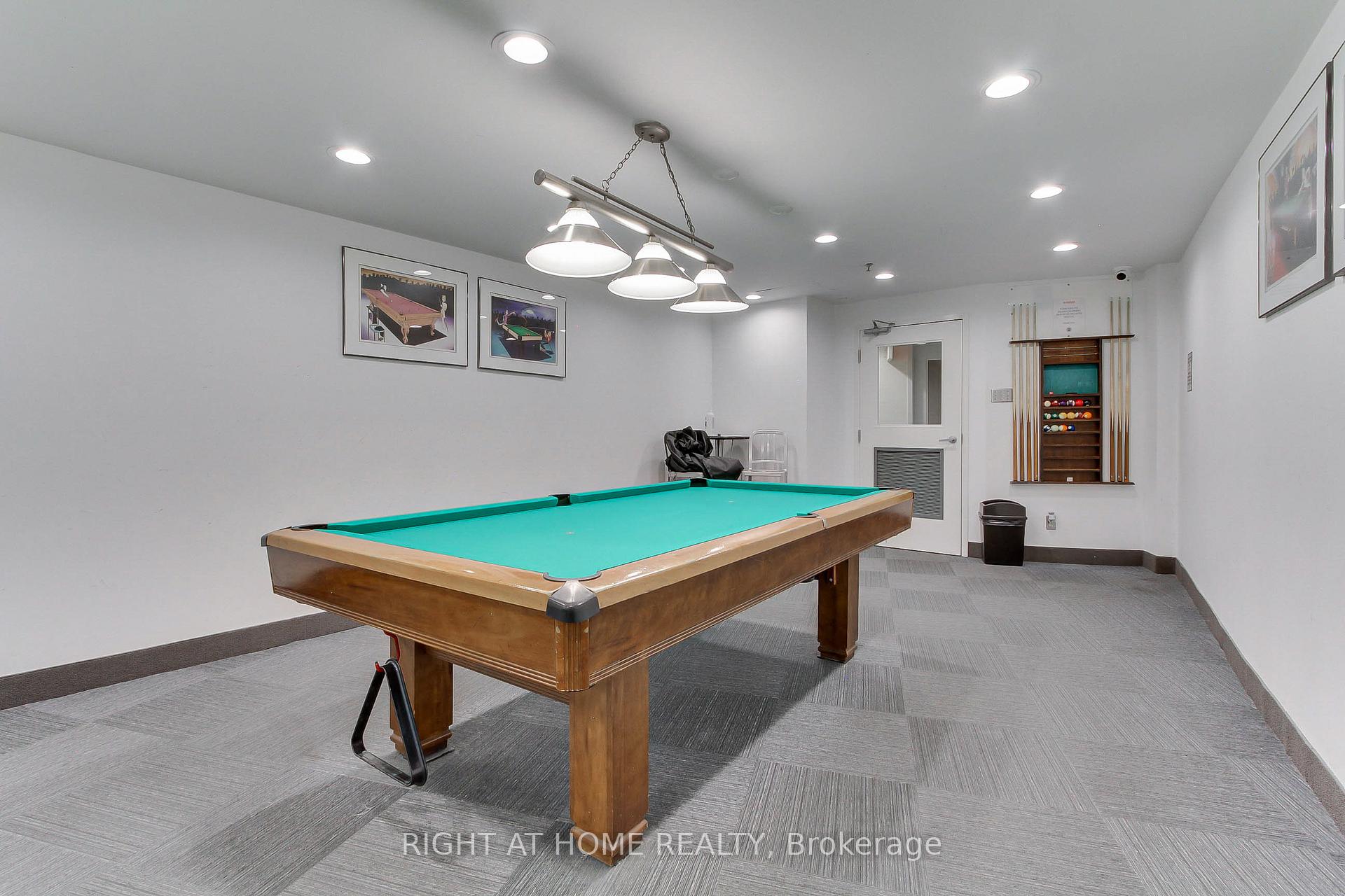 1 Bedroom Condo at 77 Harbour, Toronto For sale