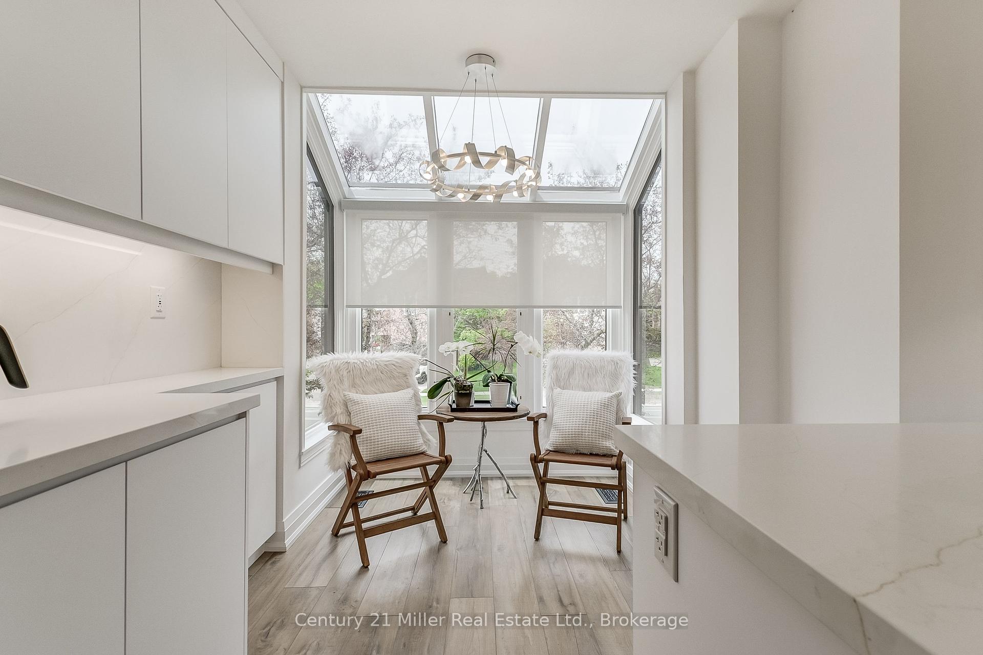 3 Bedrooms Condo at 1120 Queens, Oakville For sale