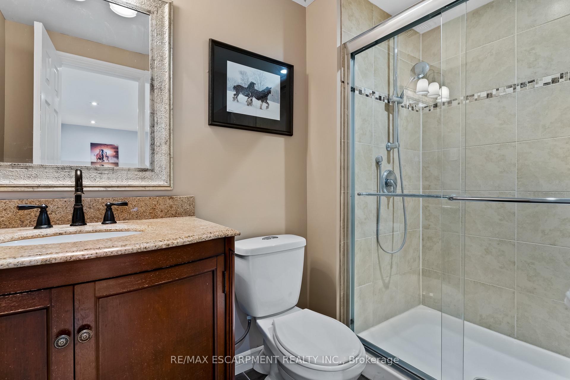 3 Bedrooms Condo at 79 Braeheid,  Hamilton For sale