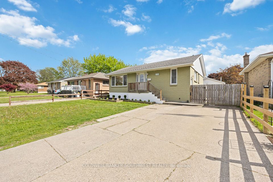 993 Wellington Street, Sarnia, ON N7S 1E2